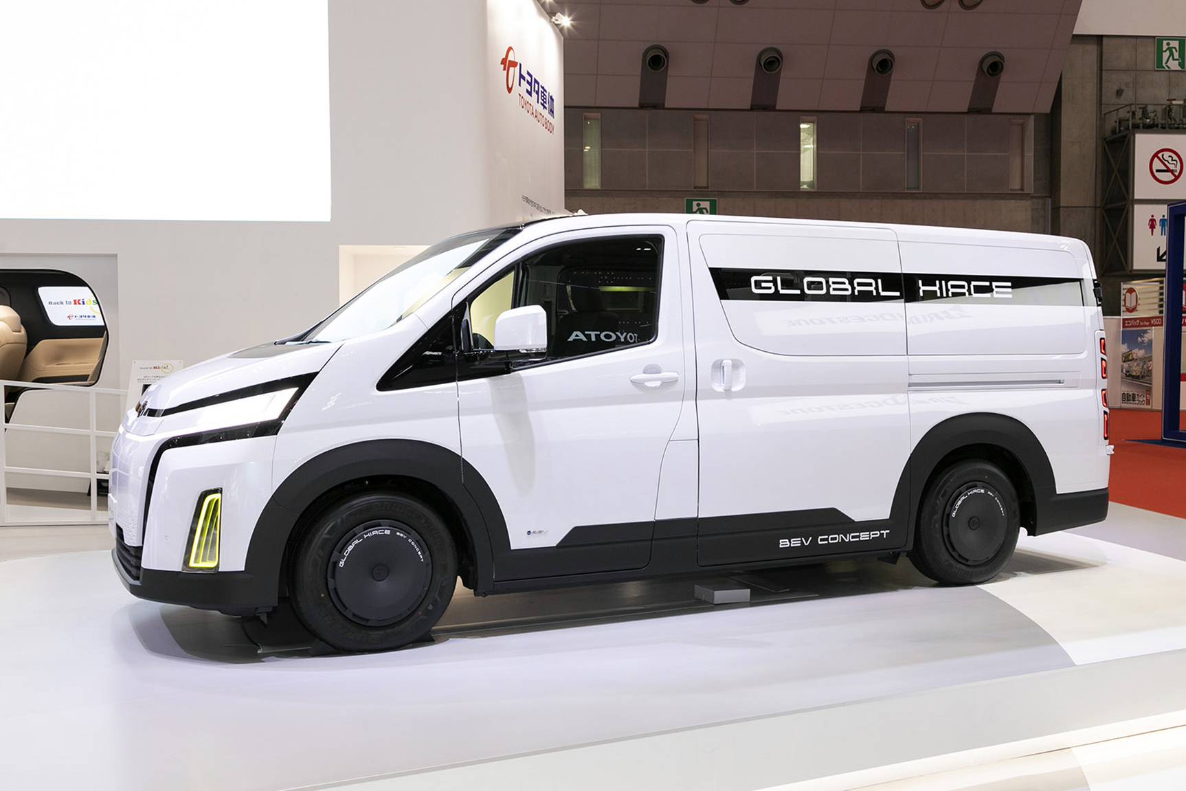 Toyota Global Hiace 01