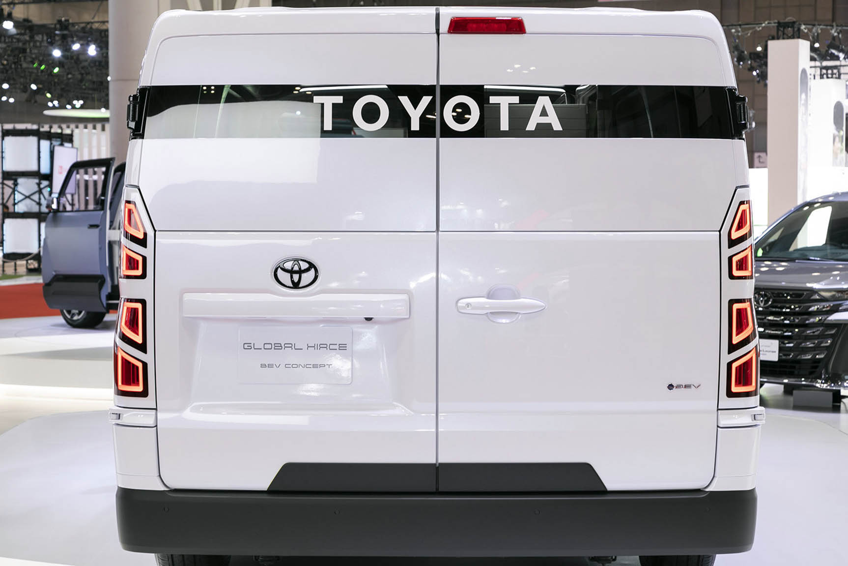 Toyota Global Hiace 09