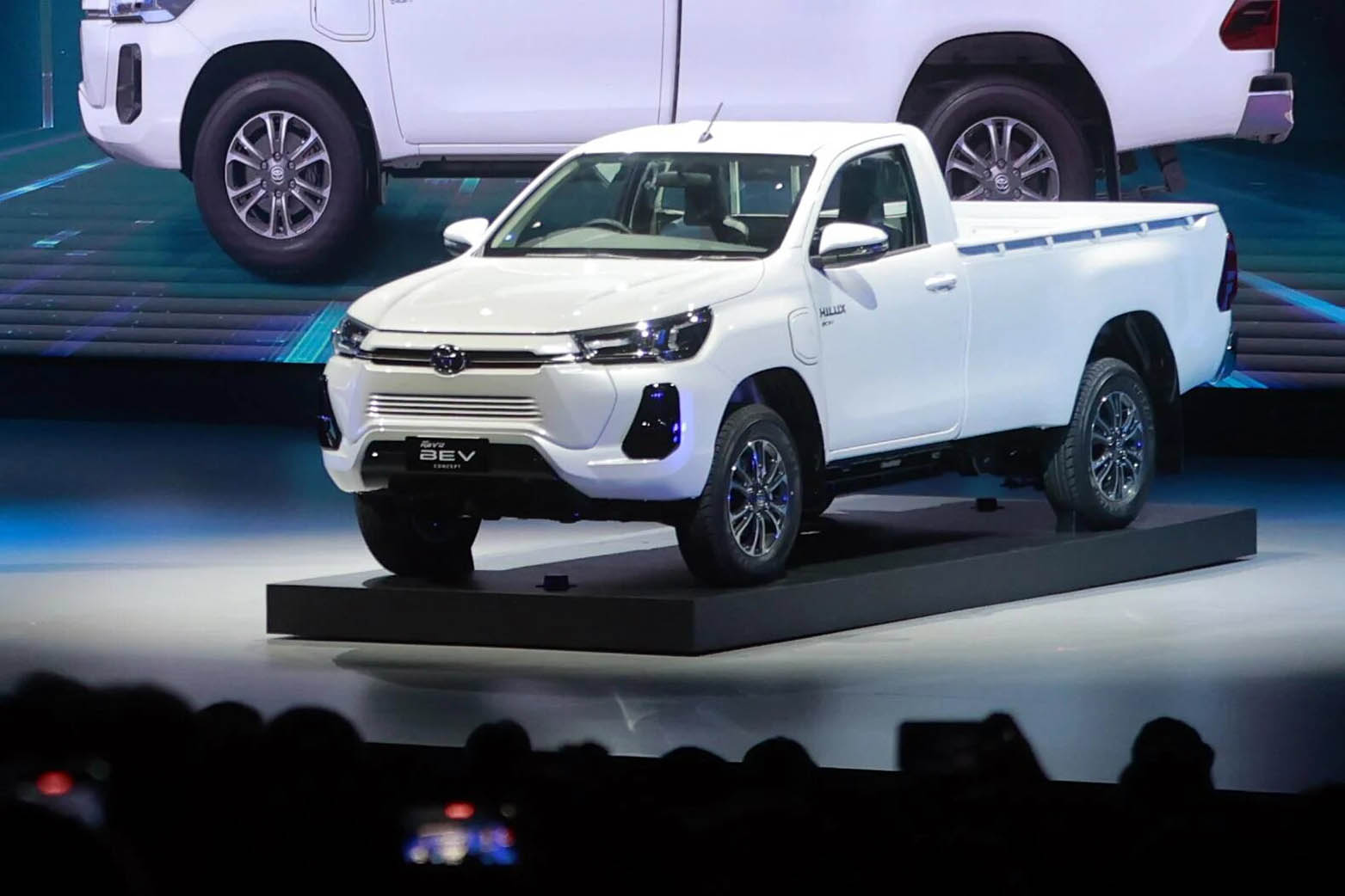 toyota hilux-revo-bev-concept