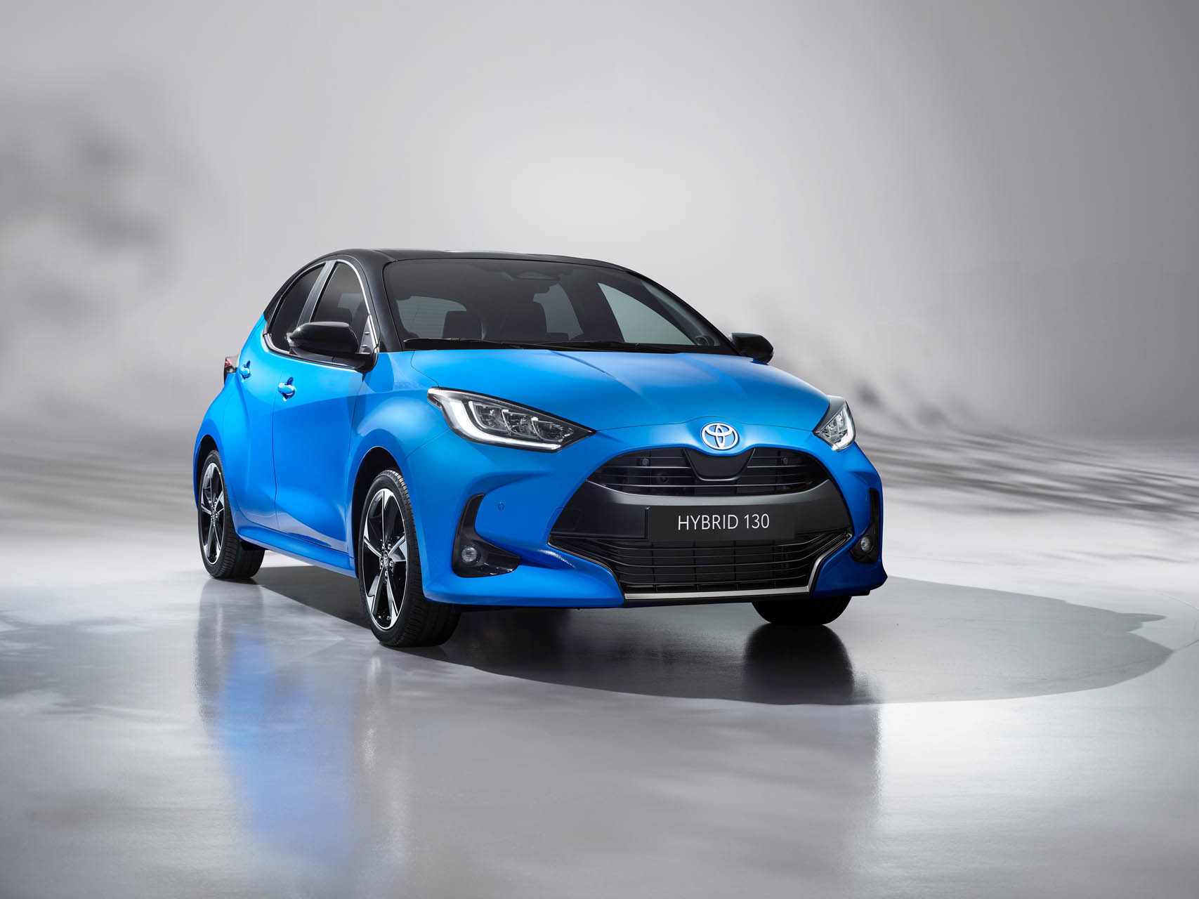 Toyota Yaris MY24 Premier Edition 01
