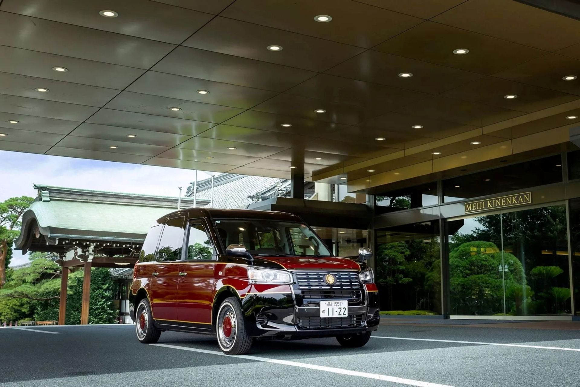 toyota-jpn-taxi-for-weddings 1