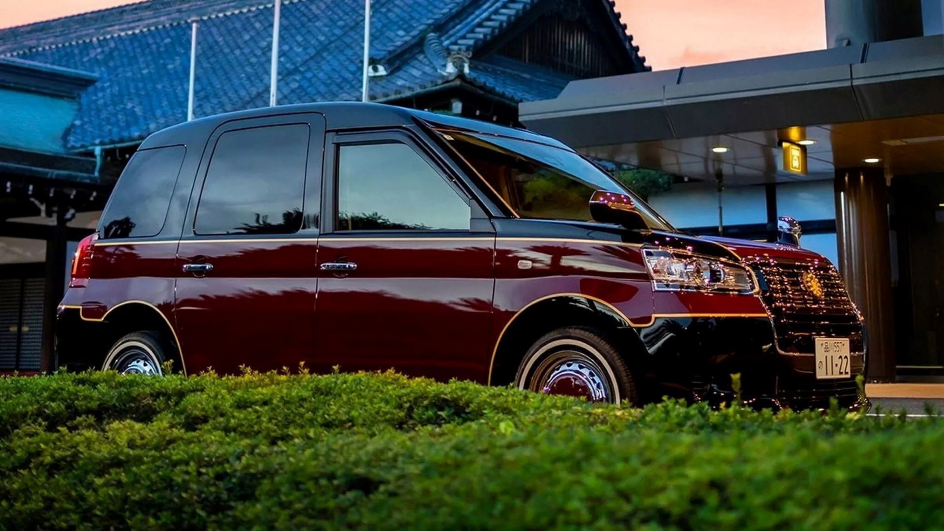 toyota-jpn-taxi-for-weddings 4