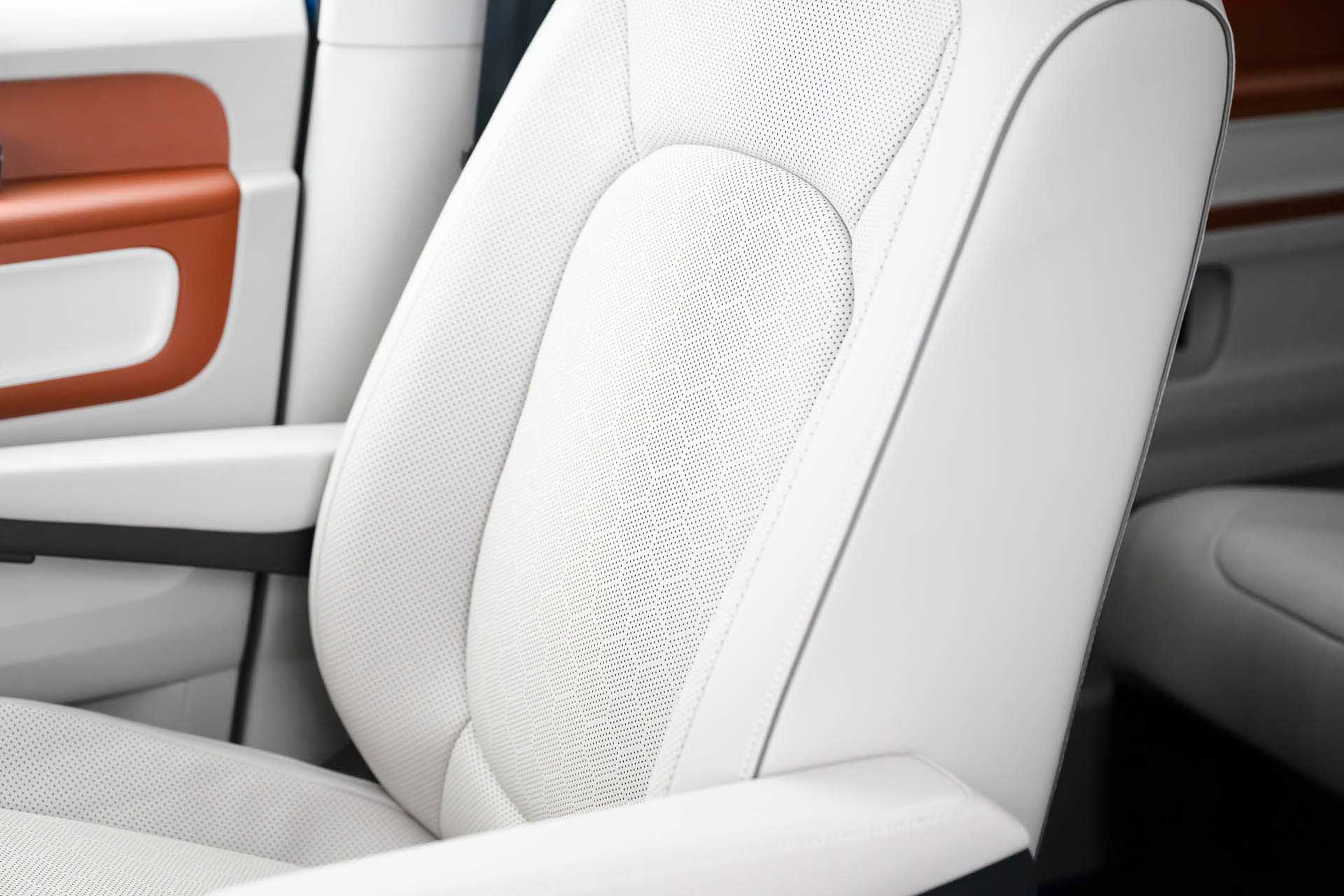 Volkswagen IDBuzz three-row 45