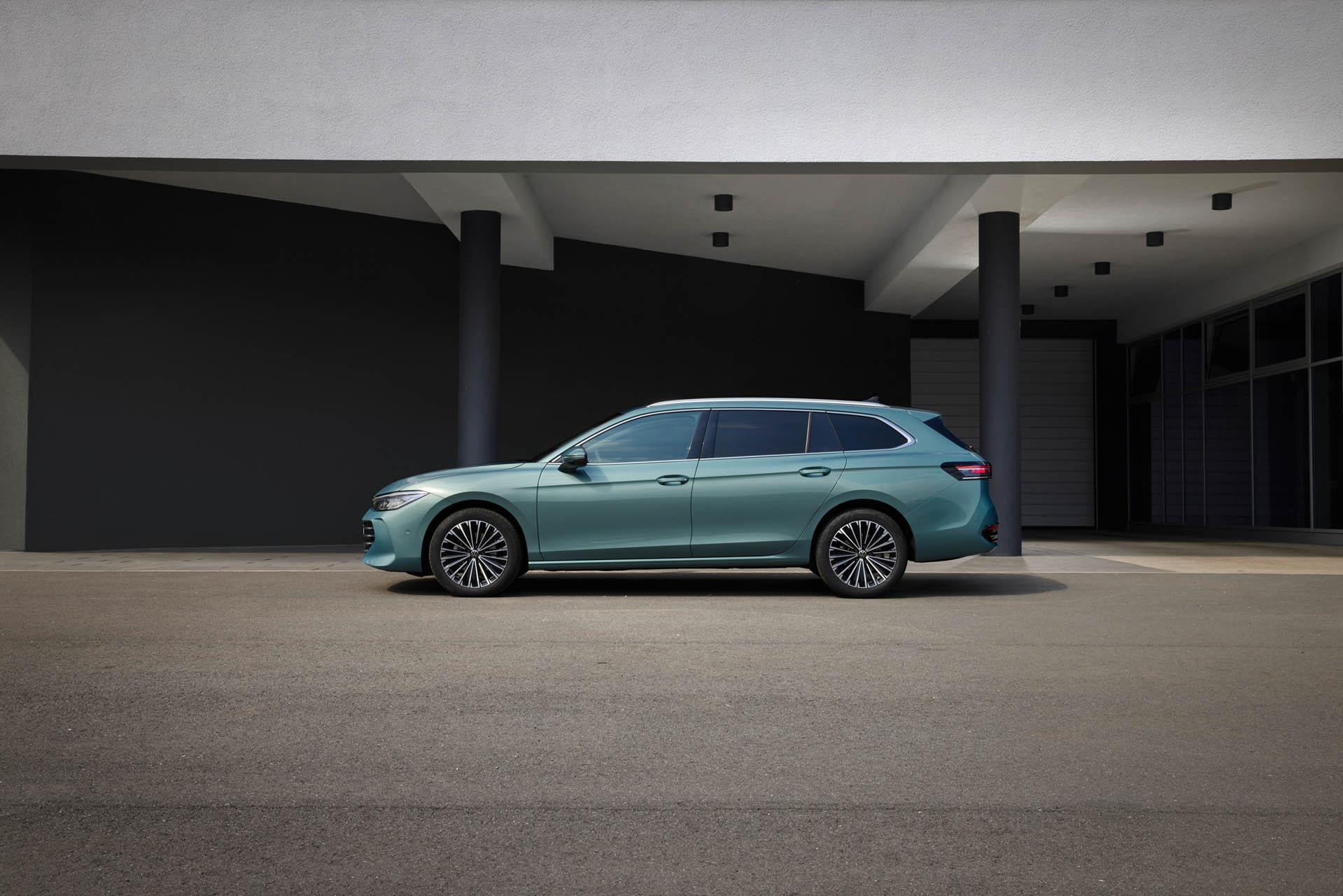 Volkswagen Passat Variant 2023 03