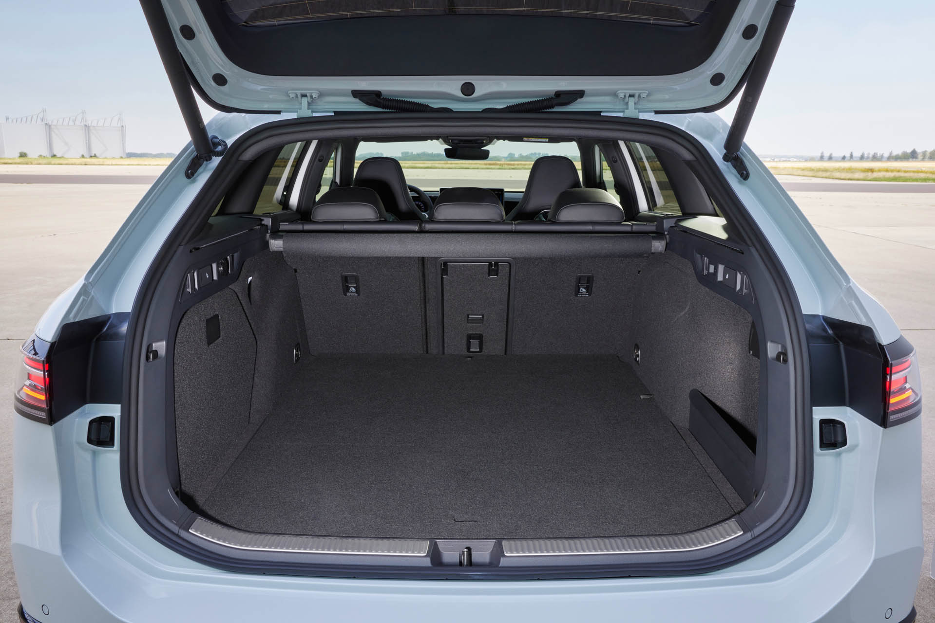 Volkswagen Passat Variant 2023 36