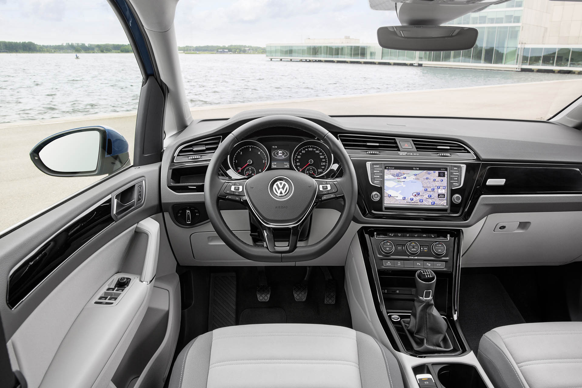 Volkswagen Touran - 20 eves 06