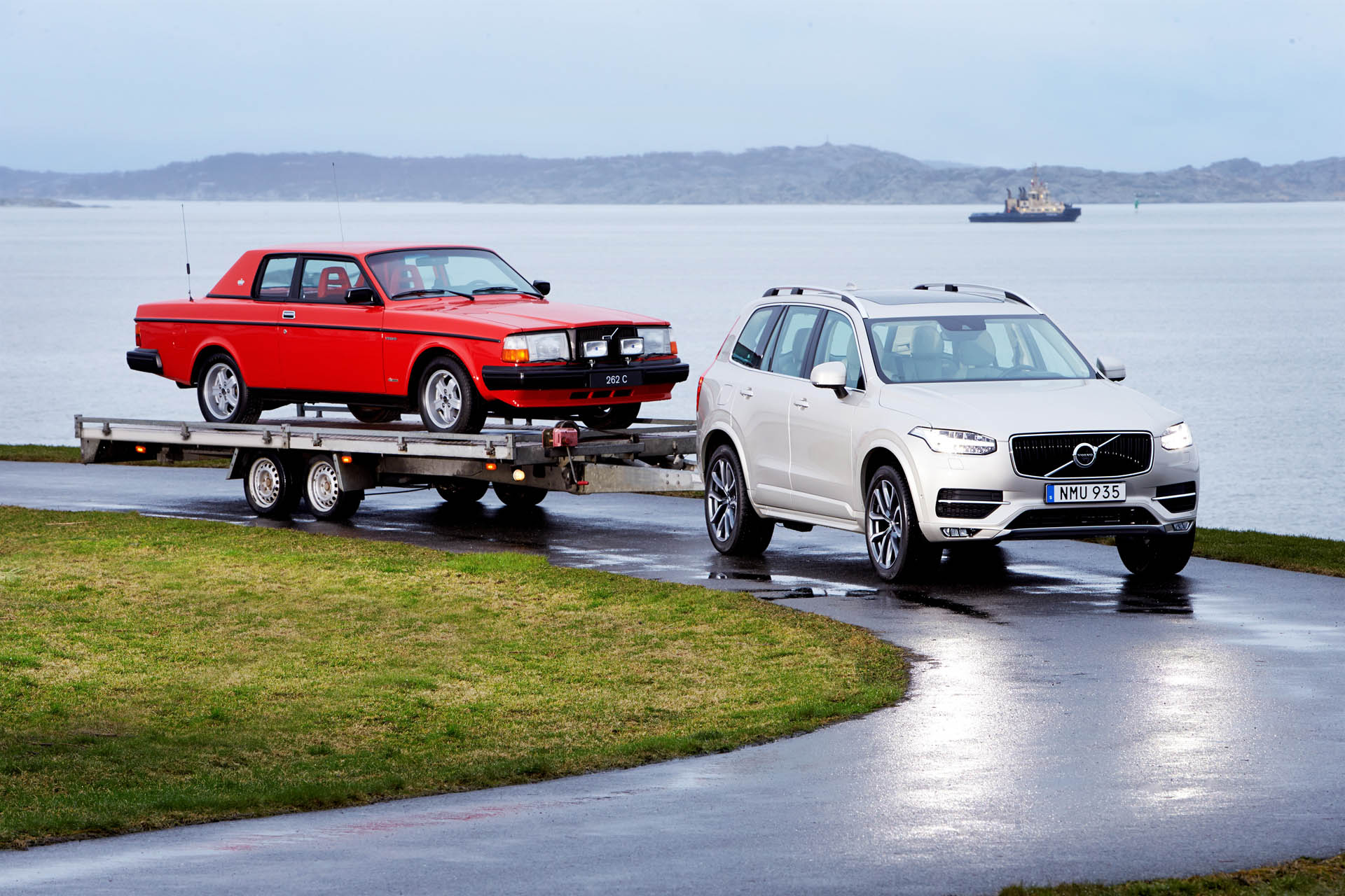 160831 Pehr G Gyllenhammar s 1981 Volvo 262C on a trailer behind the new XC90