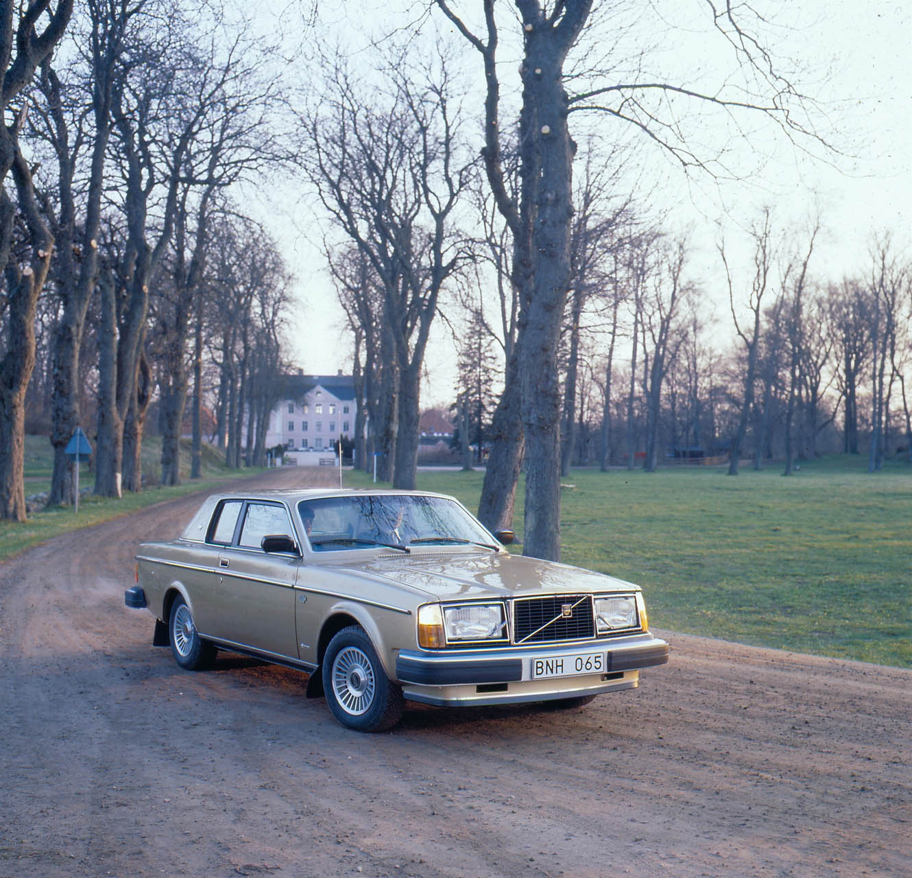 206103 Volvo 262 C