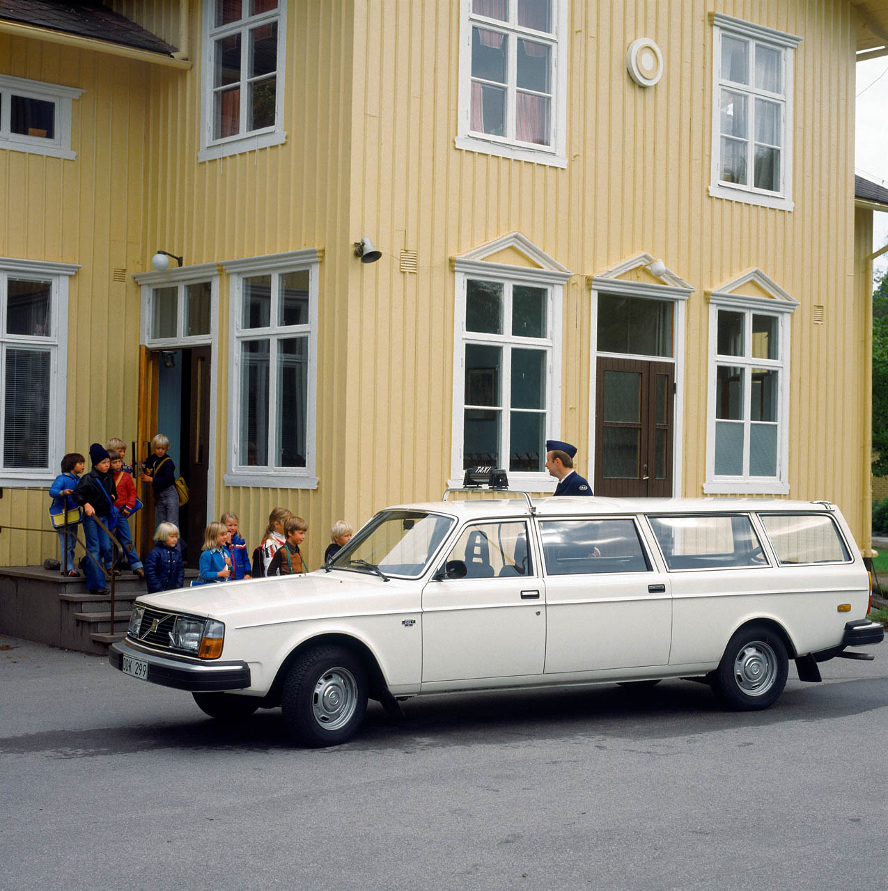 6057 Volvo 245 Transfer