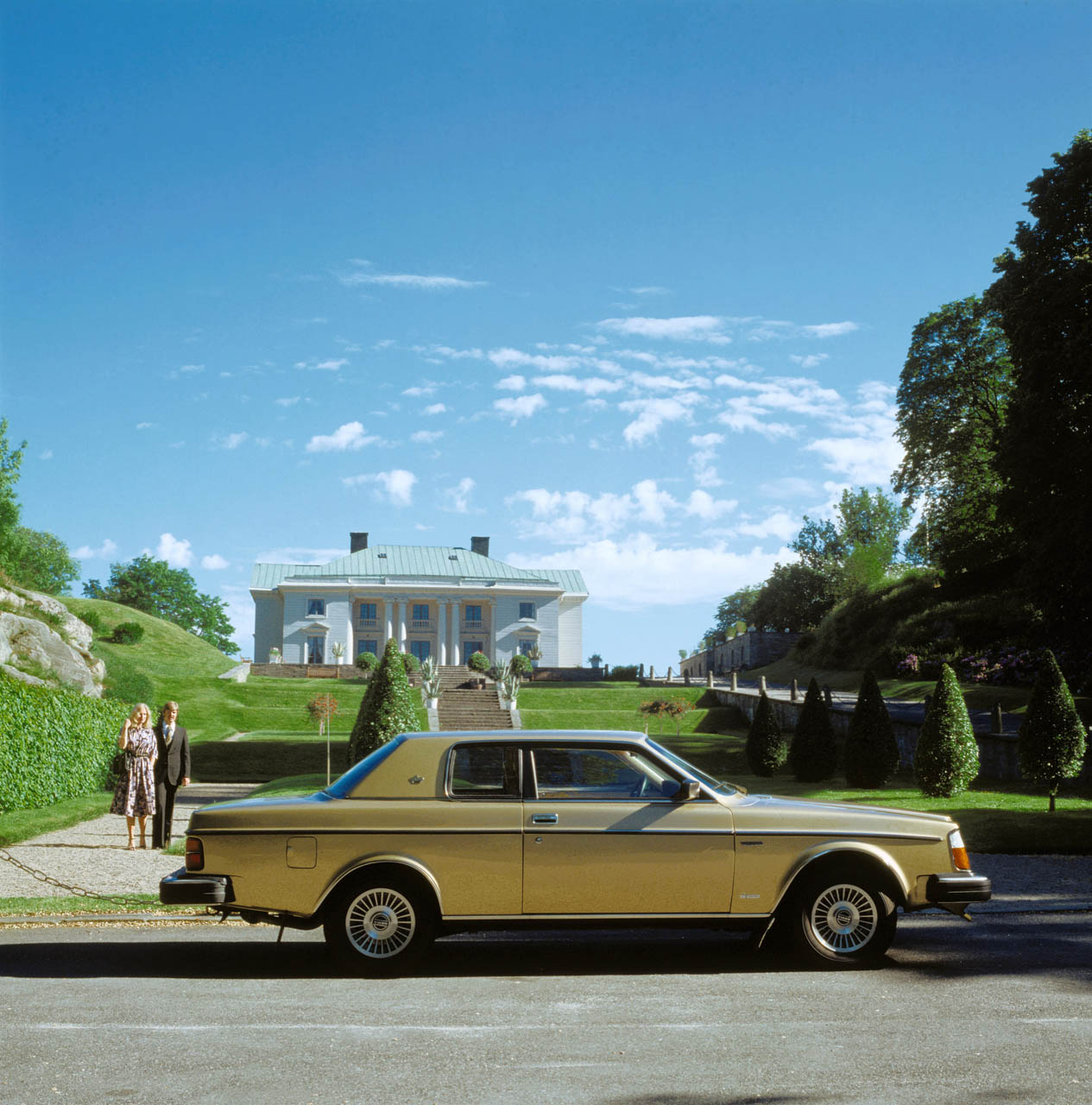 6114 Volvo 262 C