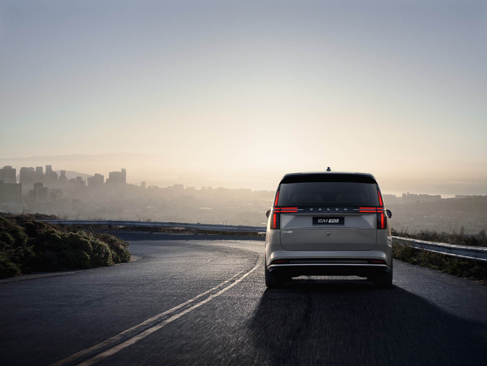 Volvo EM90 06