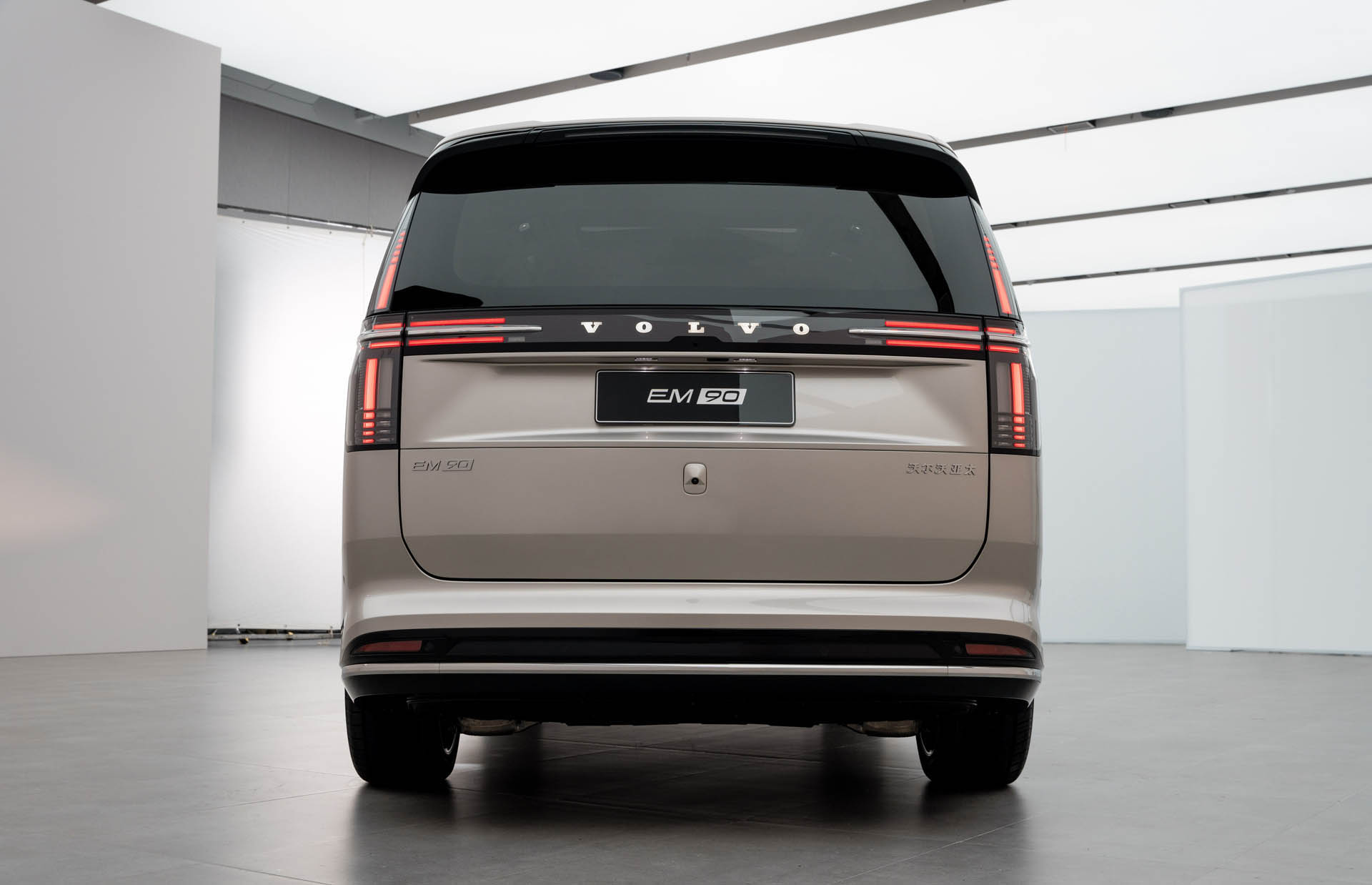 Volvo EM90 08