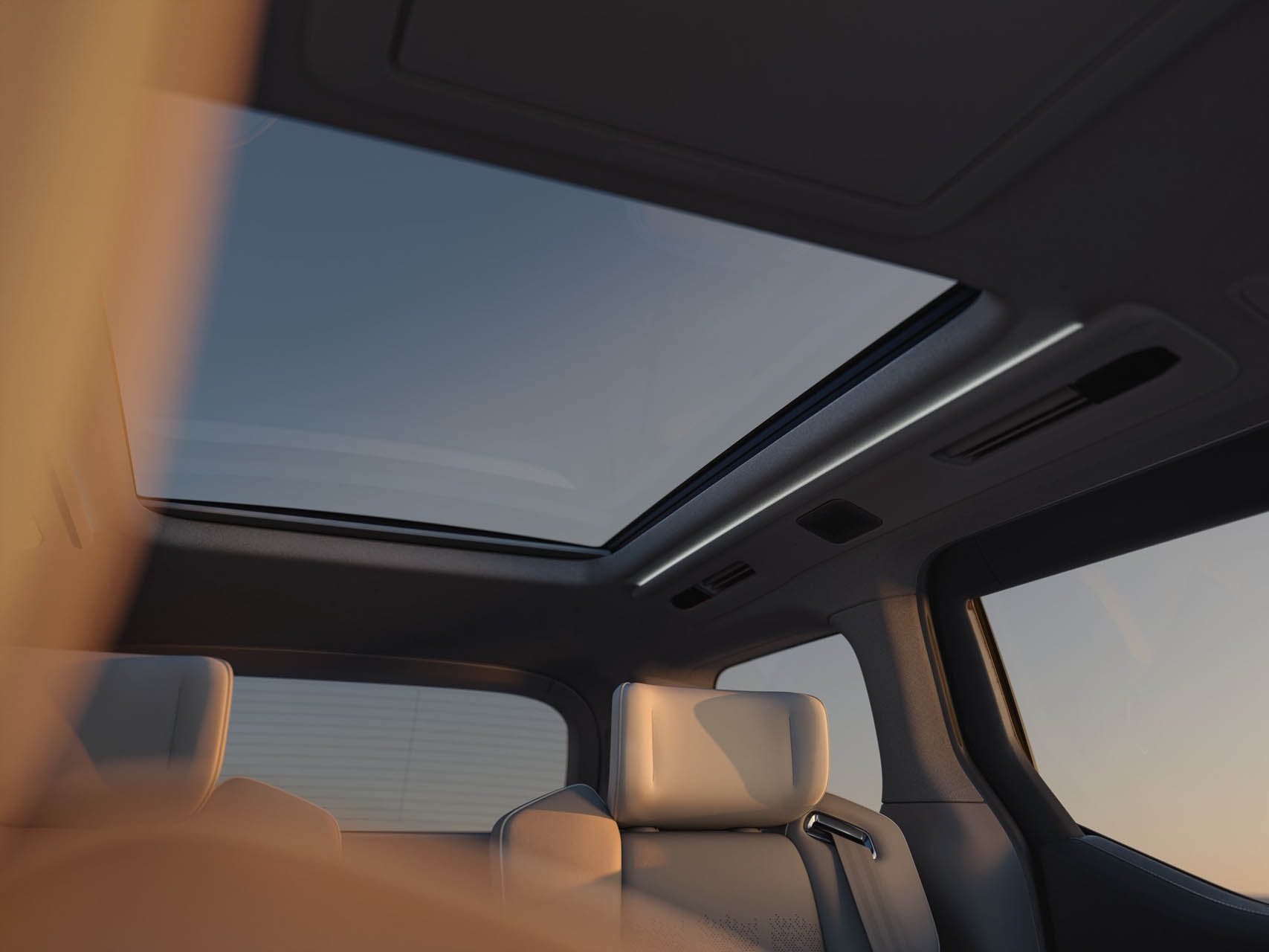 Volvo EM90 23