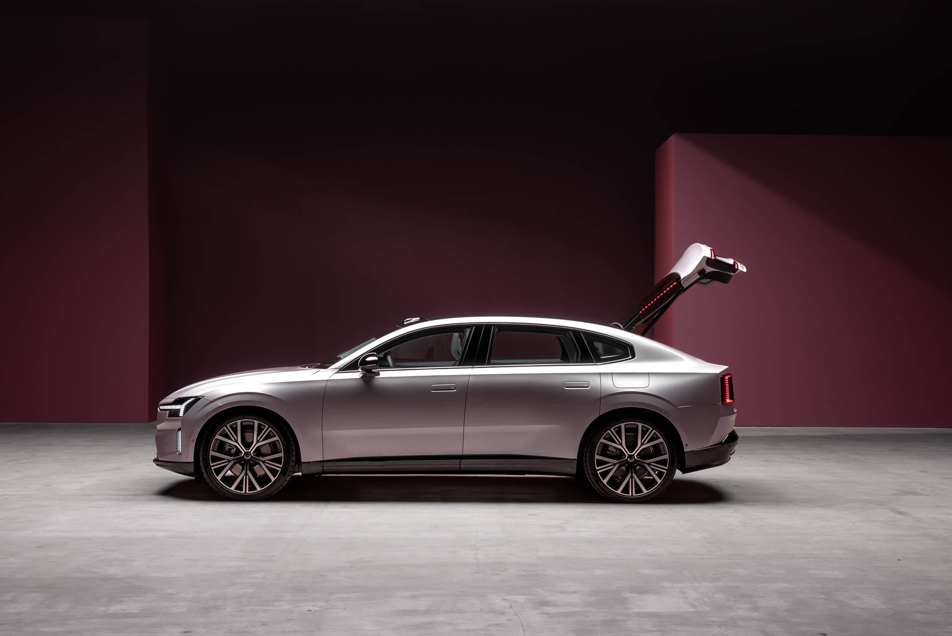 342410 Volvo ES90 Exterior