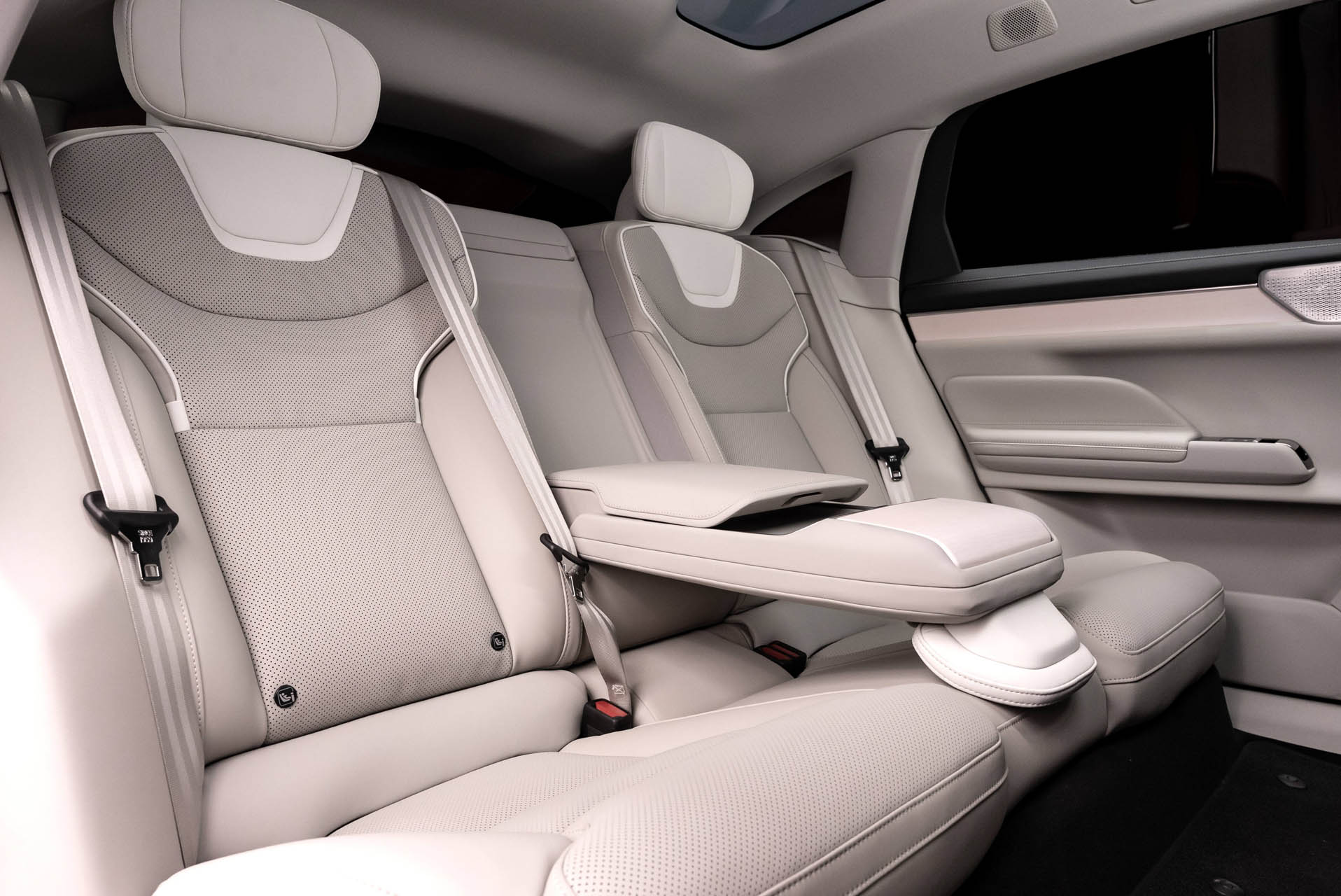 342420 Volvo ES90 Interior