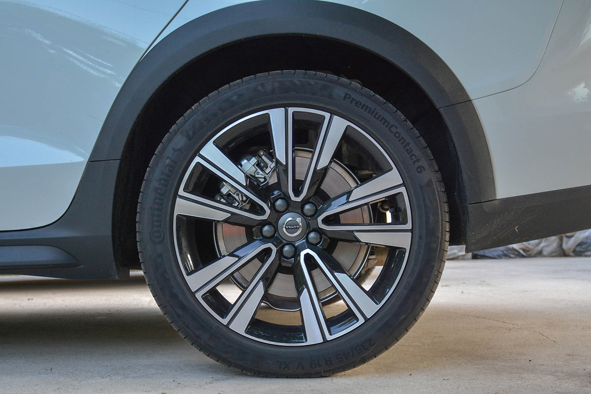 volvov60crosscountryd4awd14