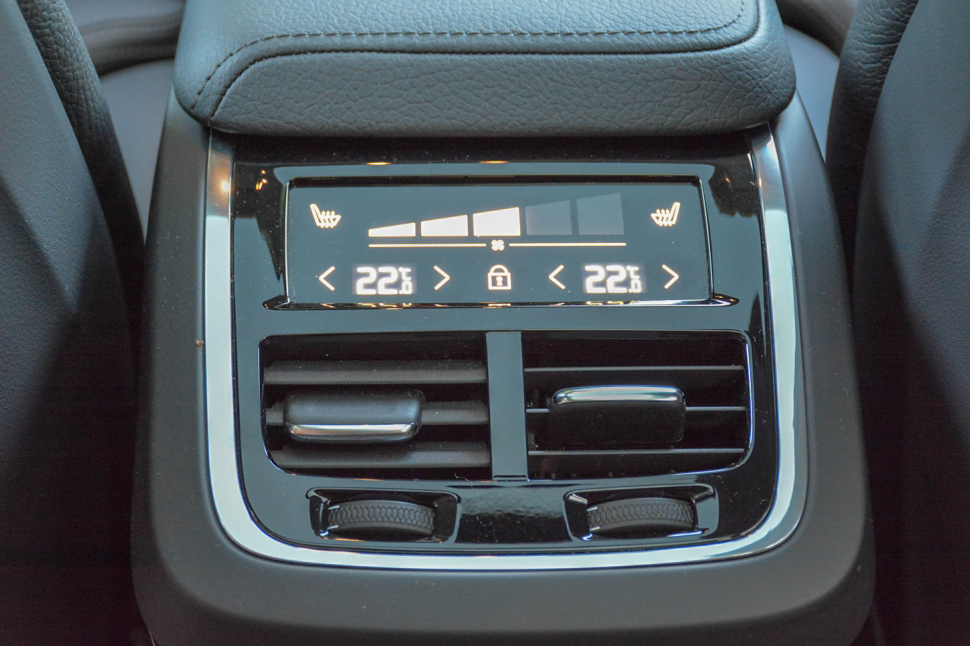 volvov60crosscountryd4awd19