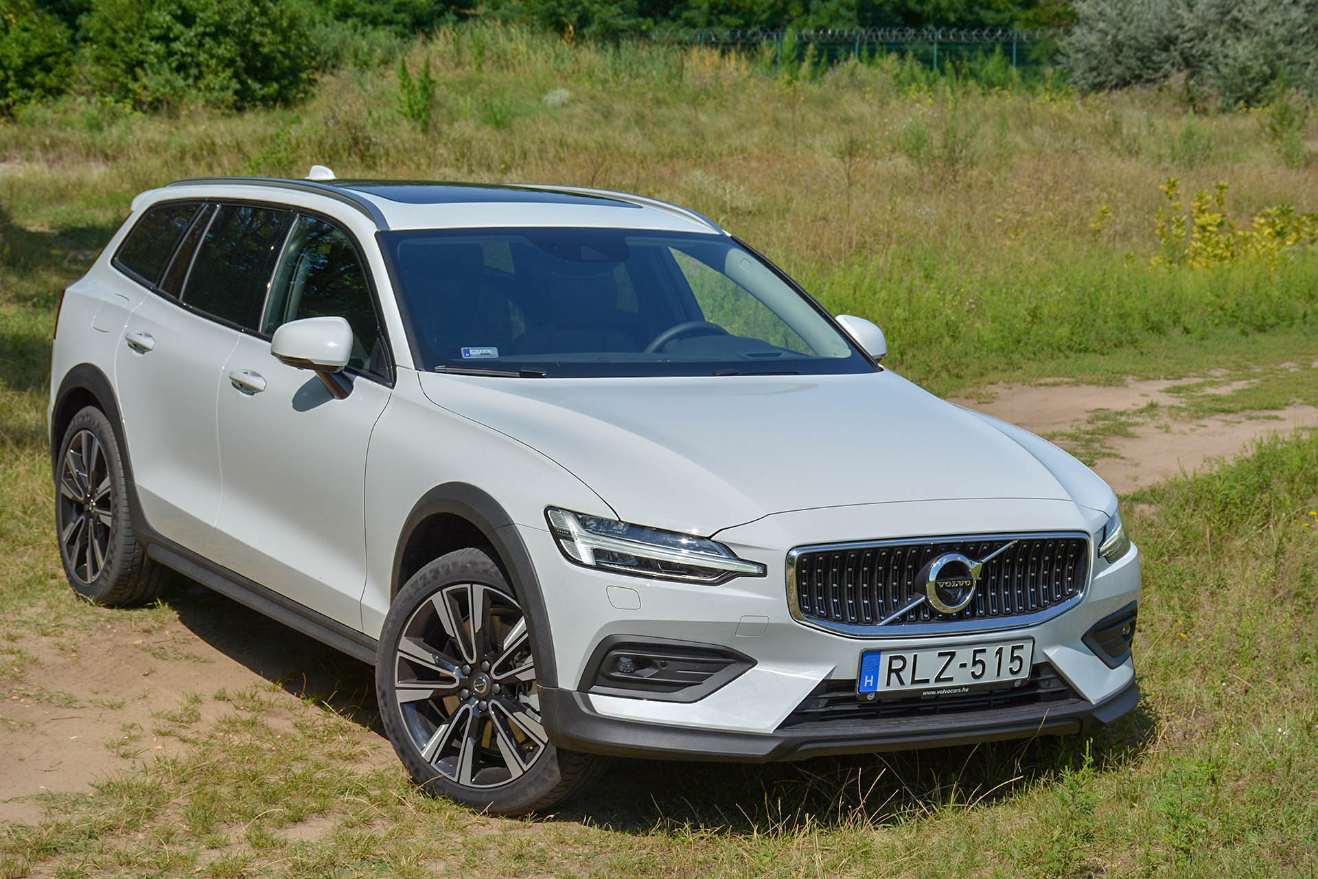 volvov60crosscountryd4awd25