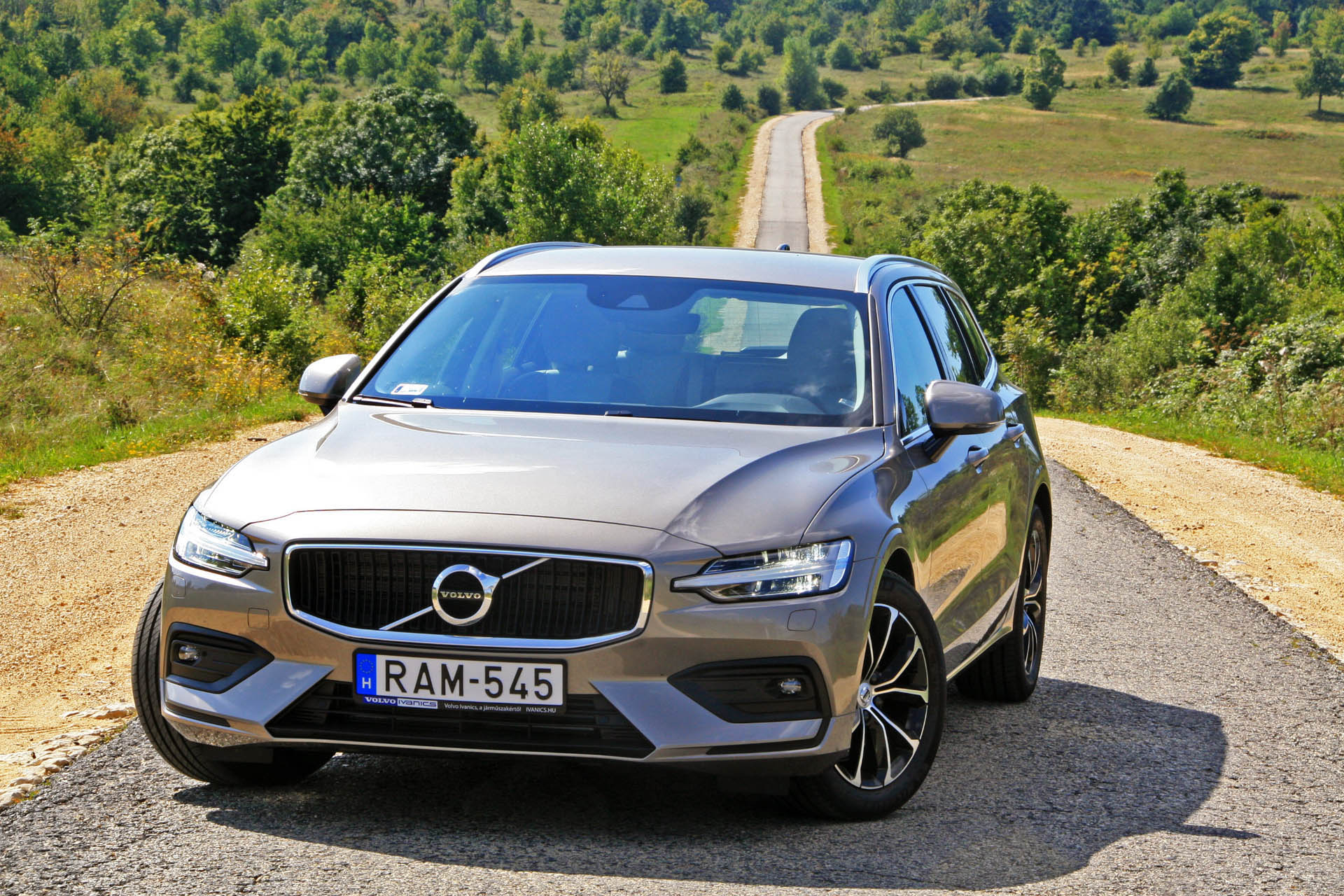 volvov60d4momentum2018d