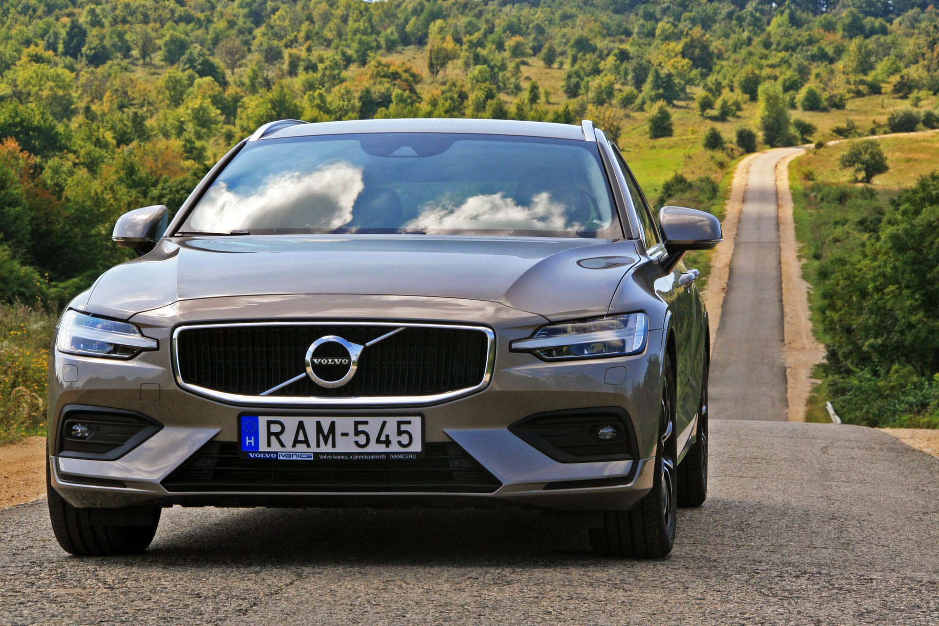 volvov60d4momentum2018d01