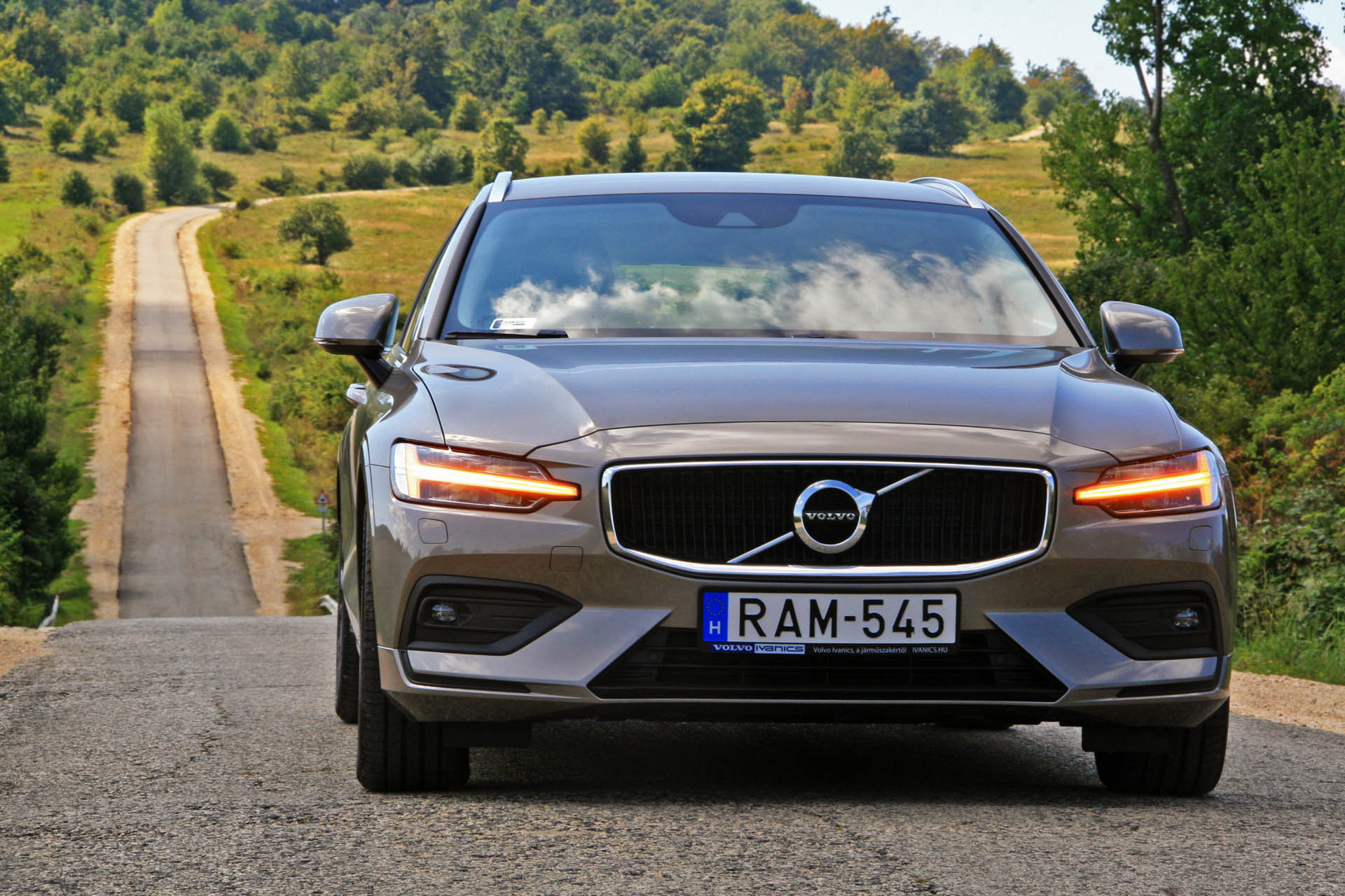 volvov60d4momentum2018d02