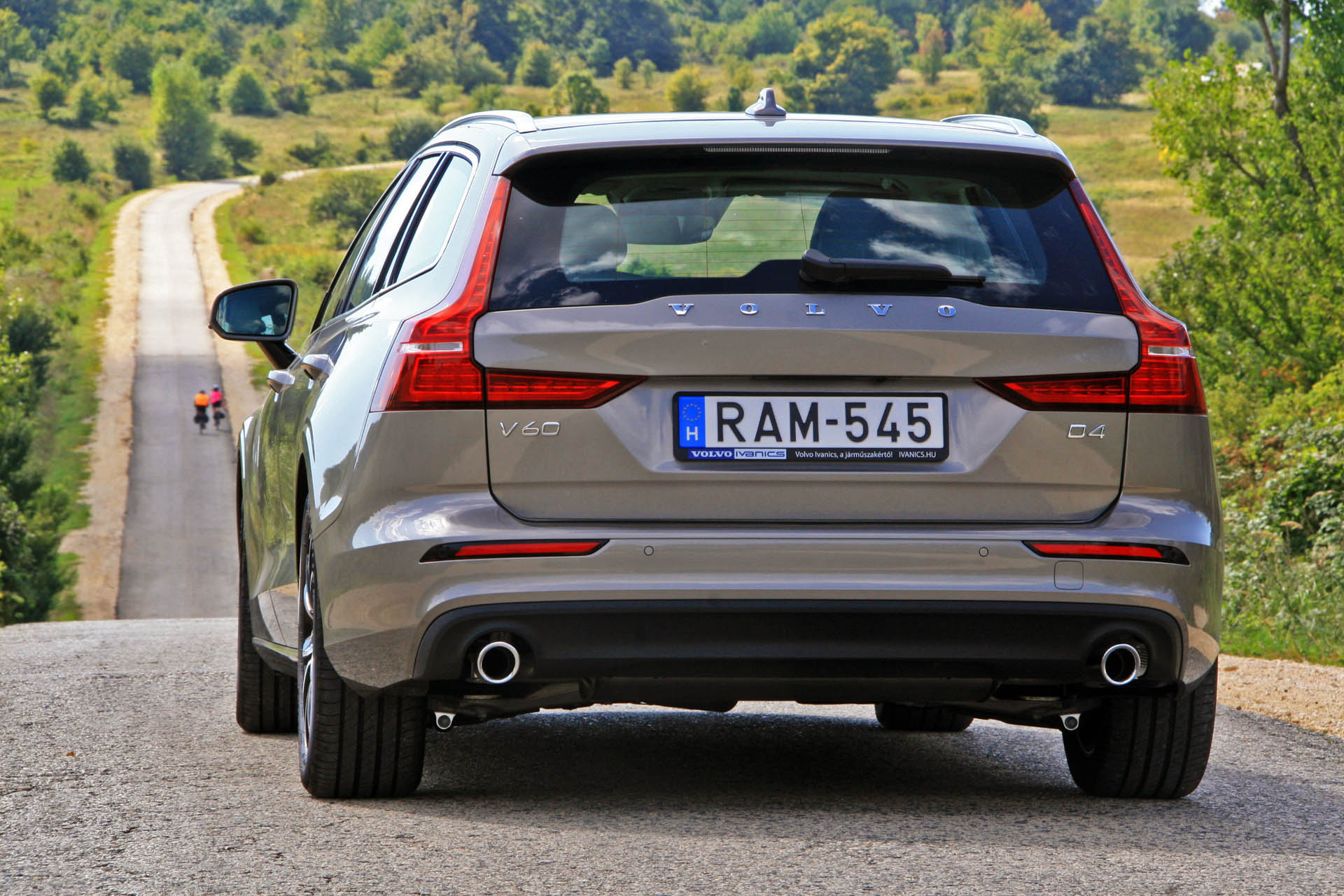volvov60d4momentum2018f01