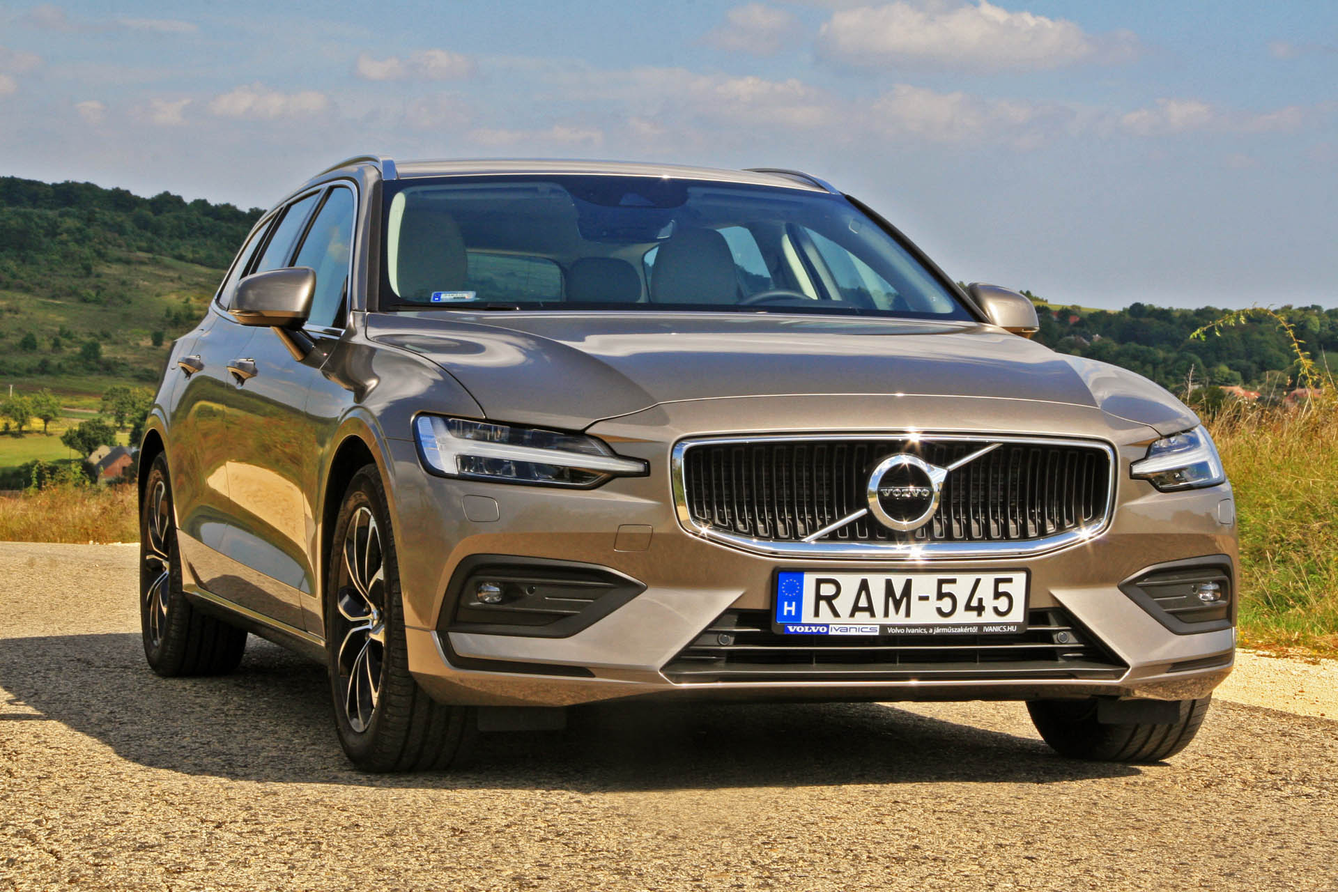 volvov60d4momentum2018g