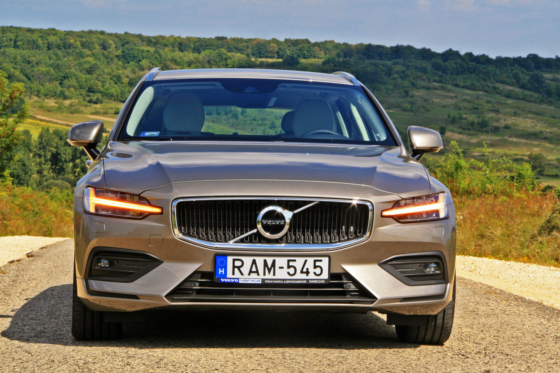 volvov60d4momentum2018g01