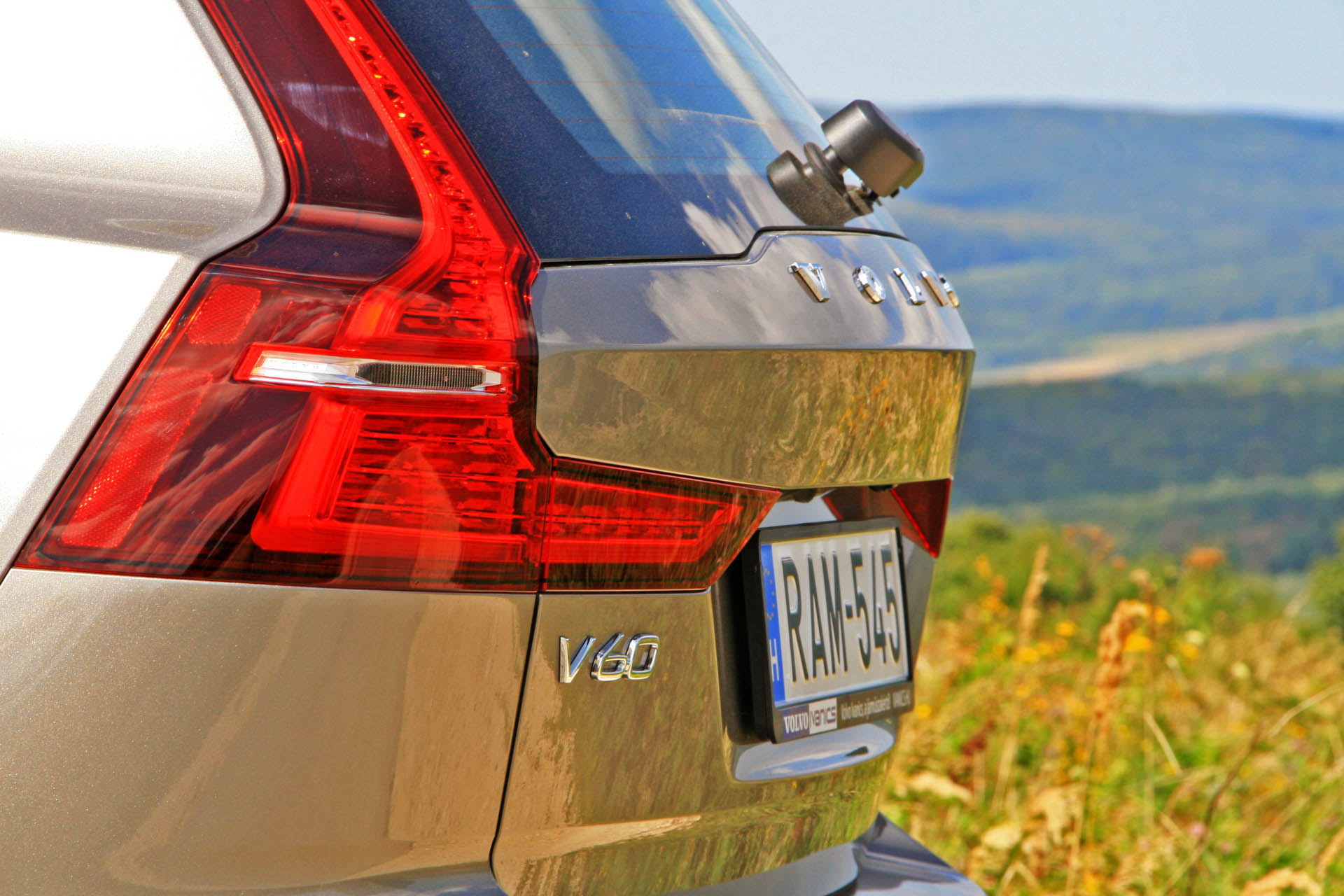 volvov60d4momentum2018j