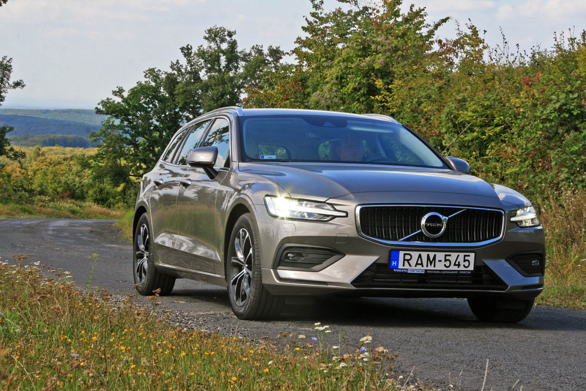 volvov60d4momentum2018k