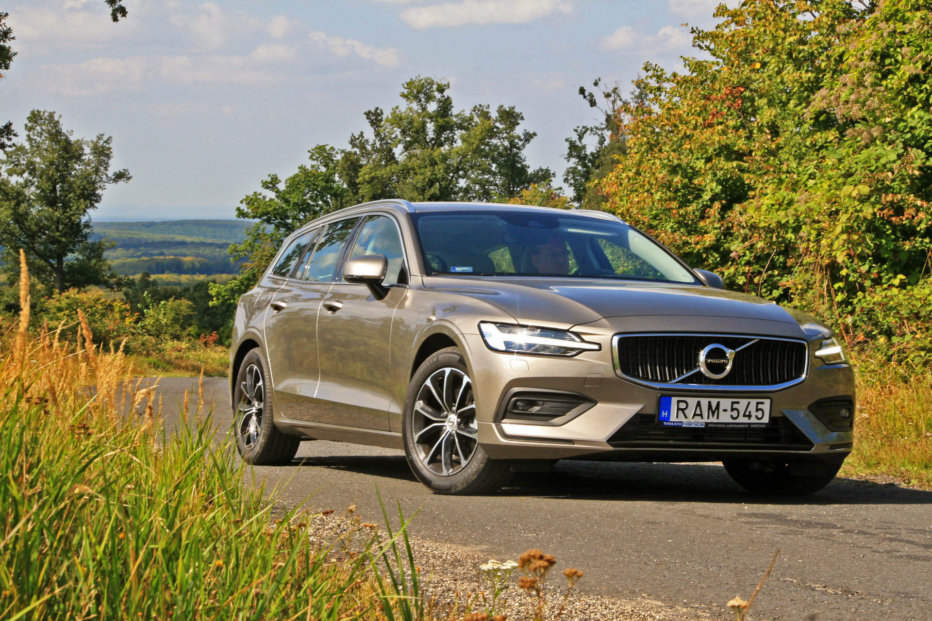 volvov60d4momentum2018l
