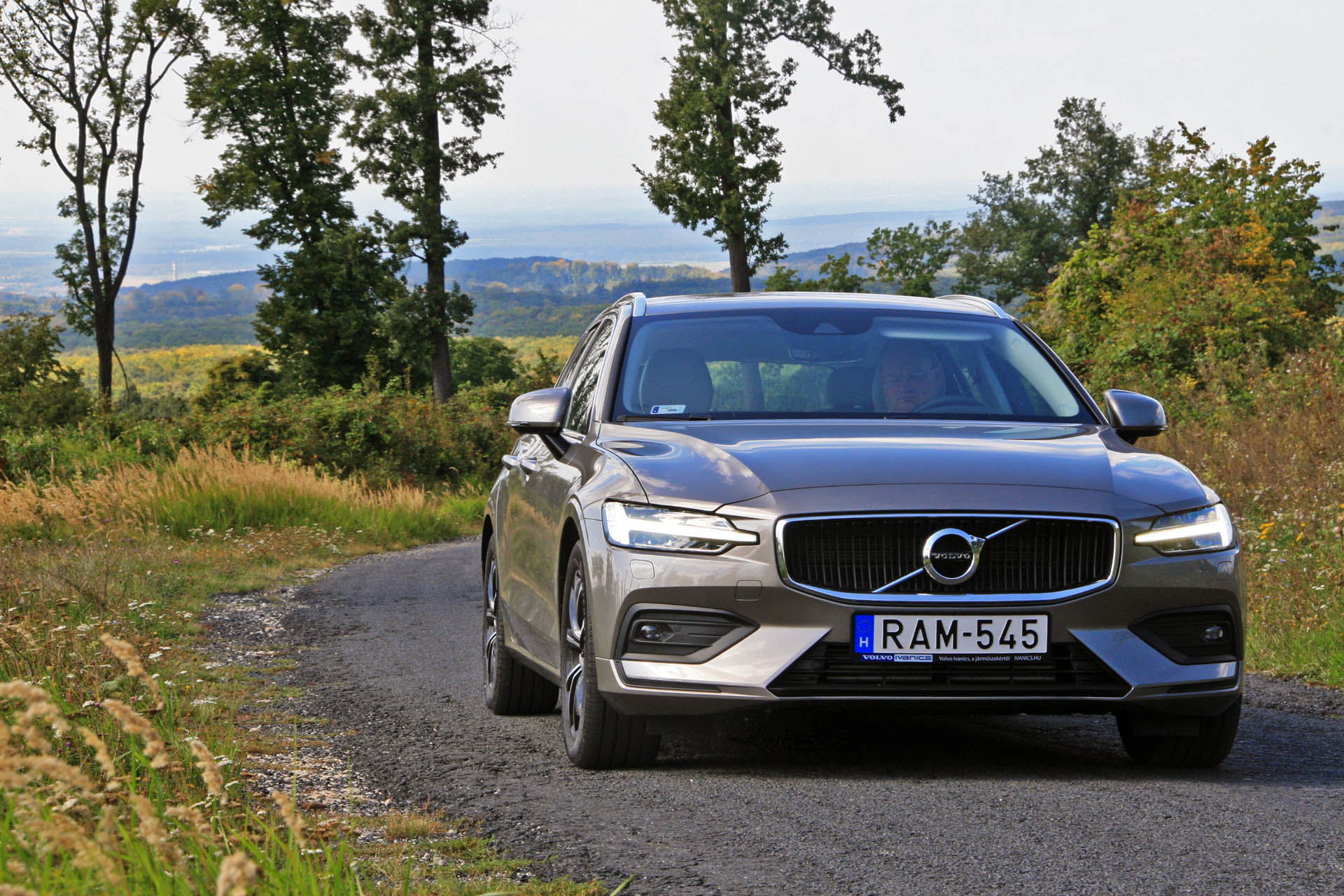 volvov60d4momentum2018l02