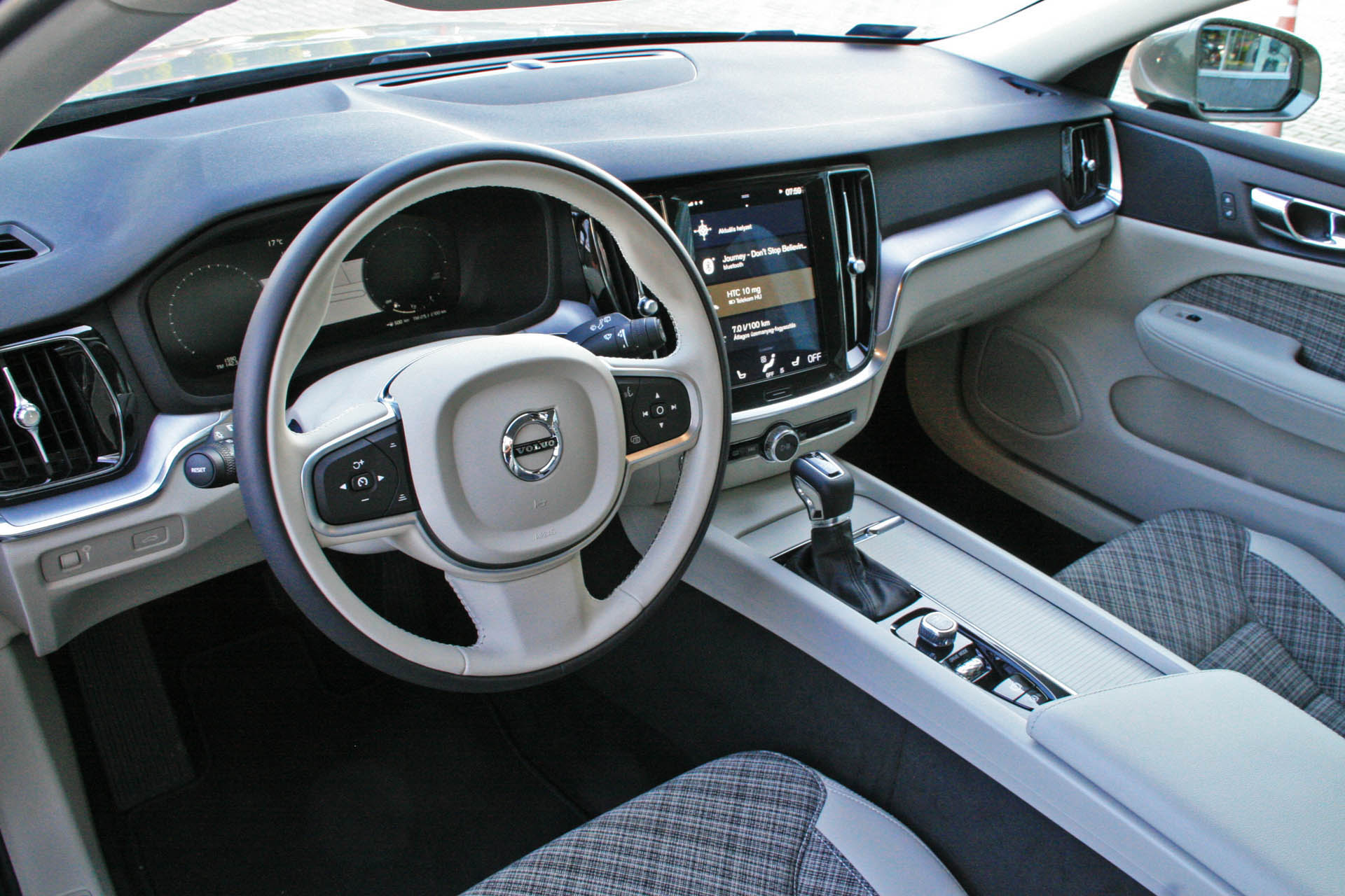 volvov60d4momentum2018u