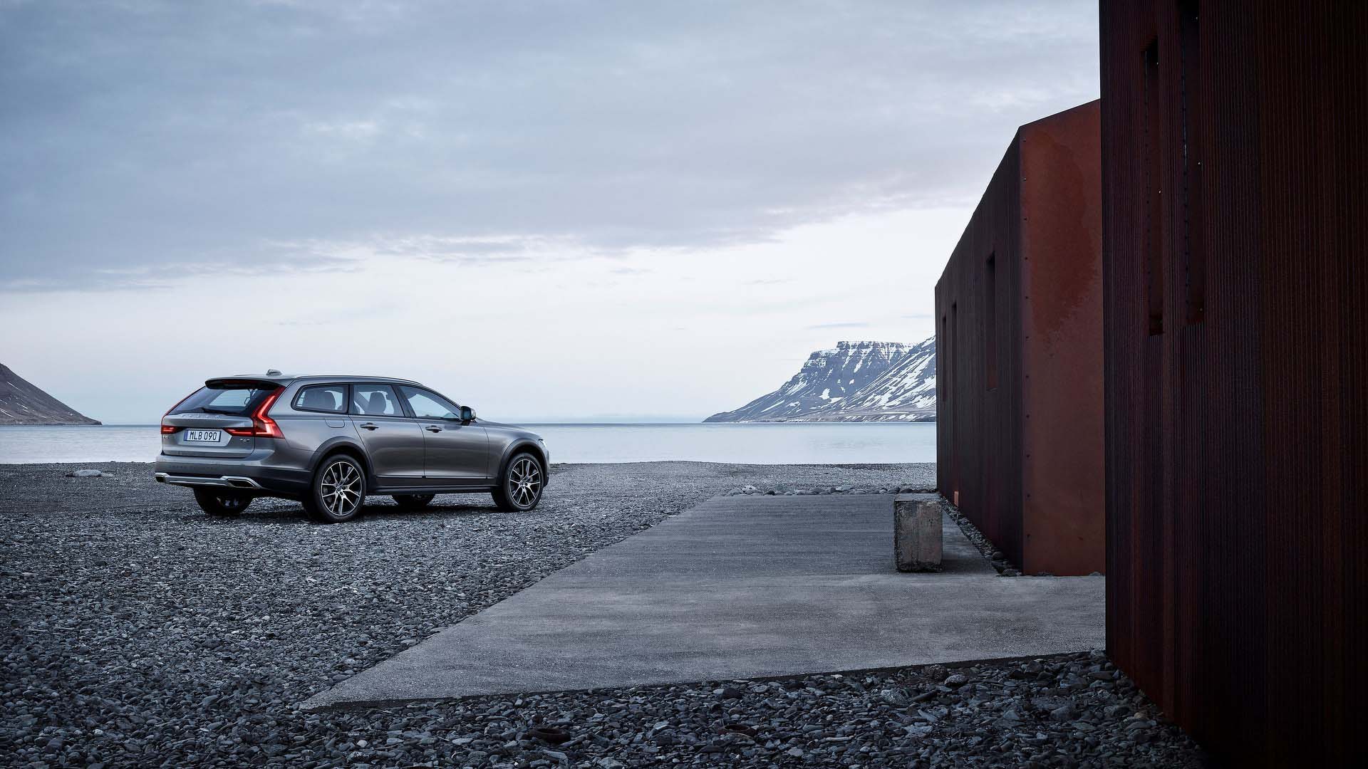 volvov90crosscountry2017a