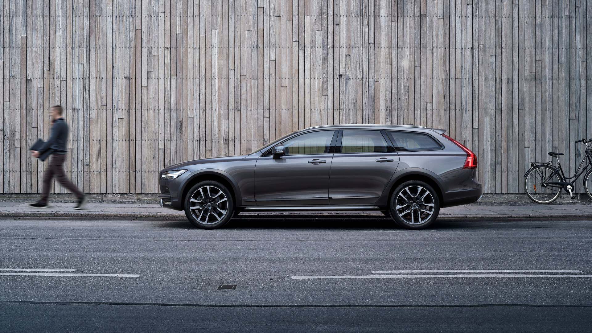 volvov90crosscountry2017c