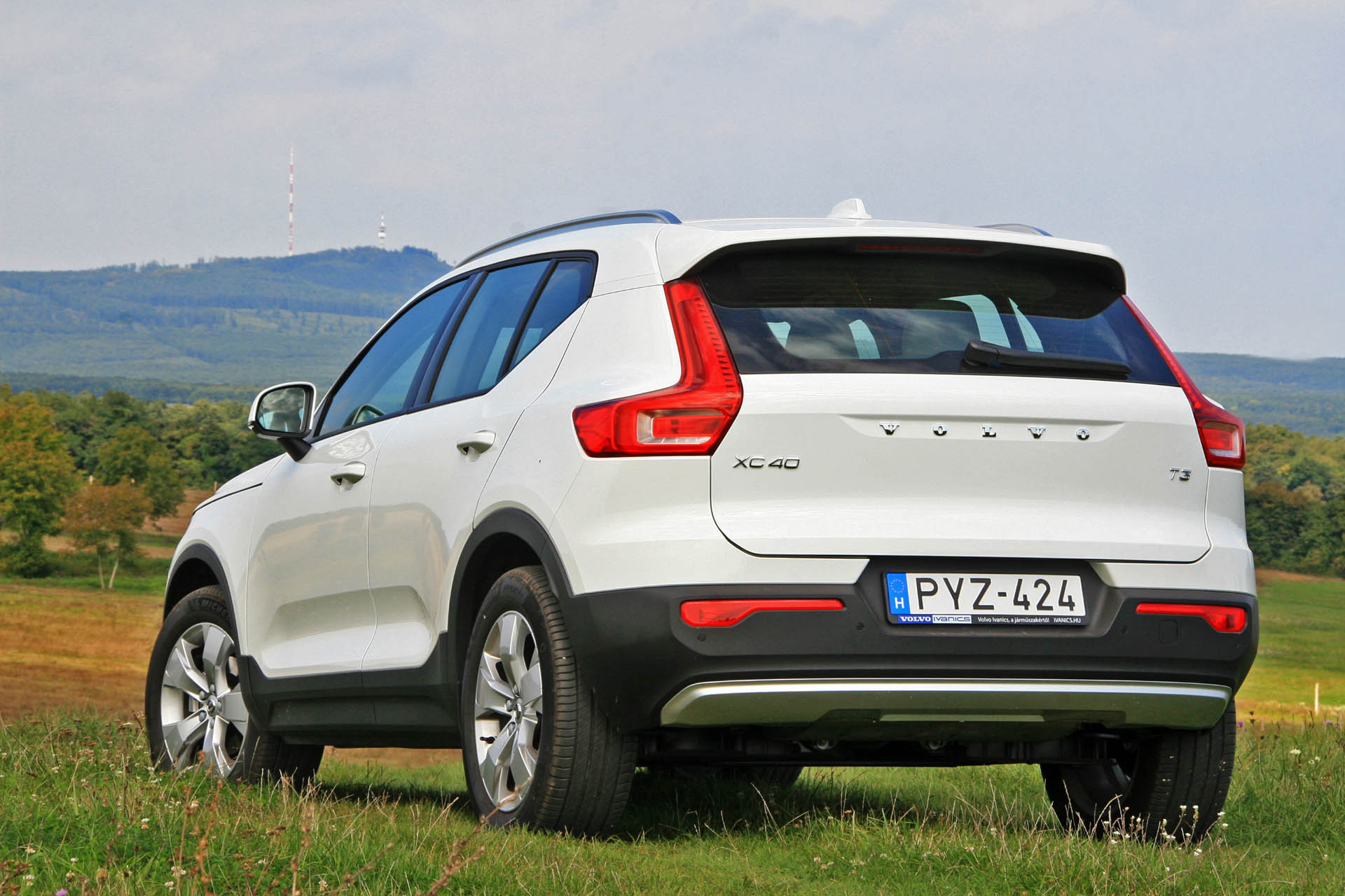 volvoxc40t3momentum2018dz01