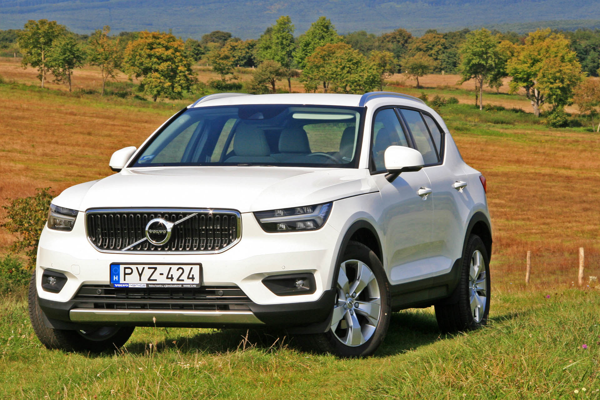 volvoxc40t3momentum2018j