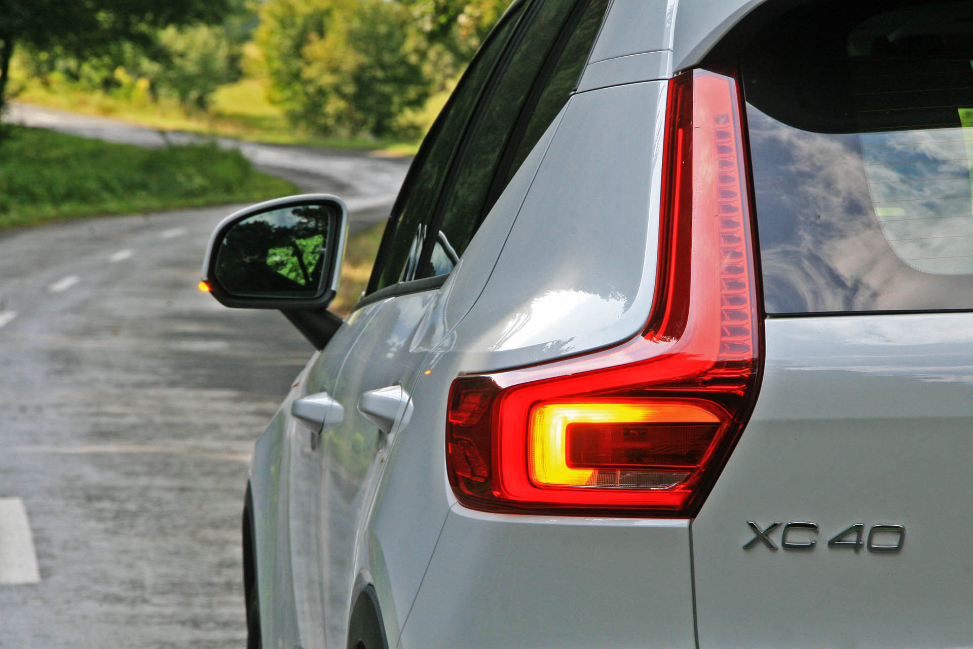 volvoxc40t3momentum2018ly01