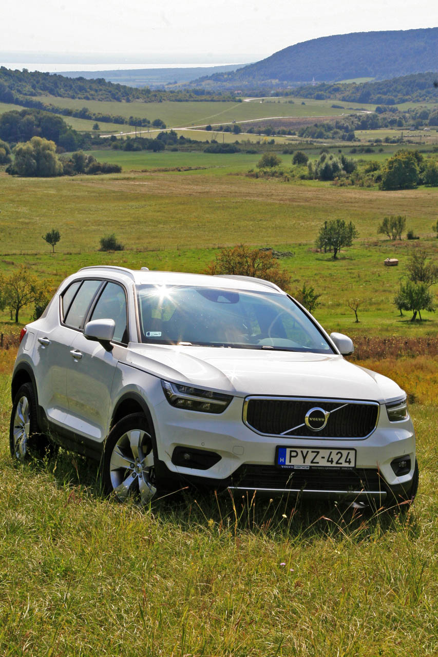 volvoxc40t3momentum2018o