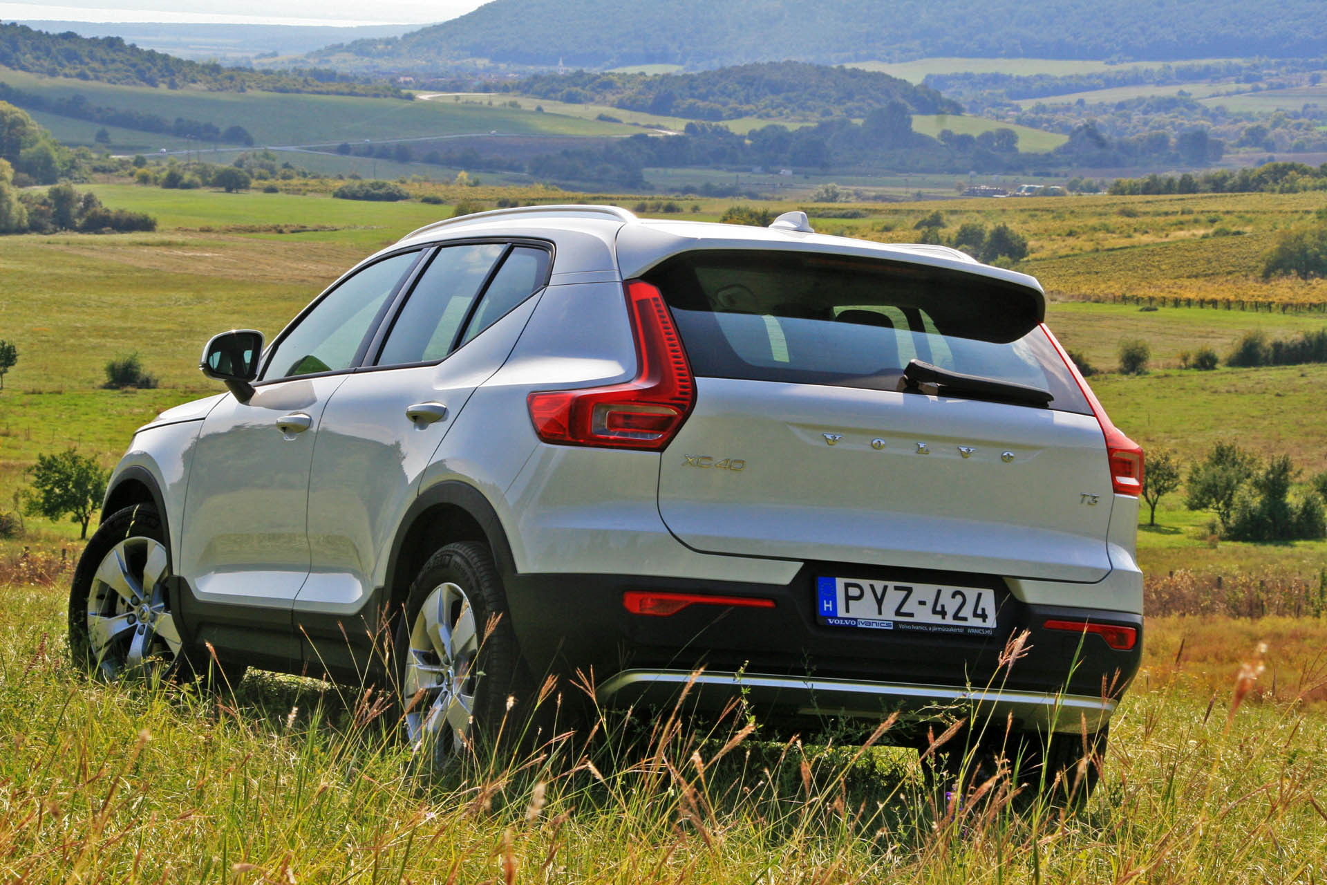 volvoxc40t3momentum2018u