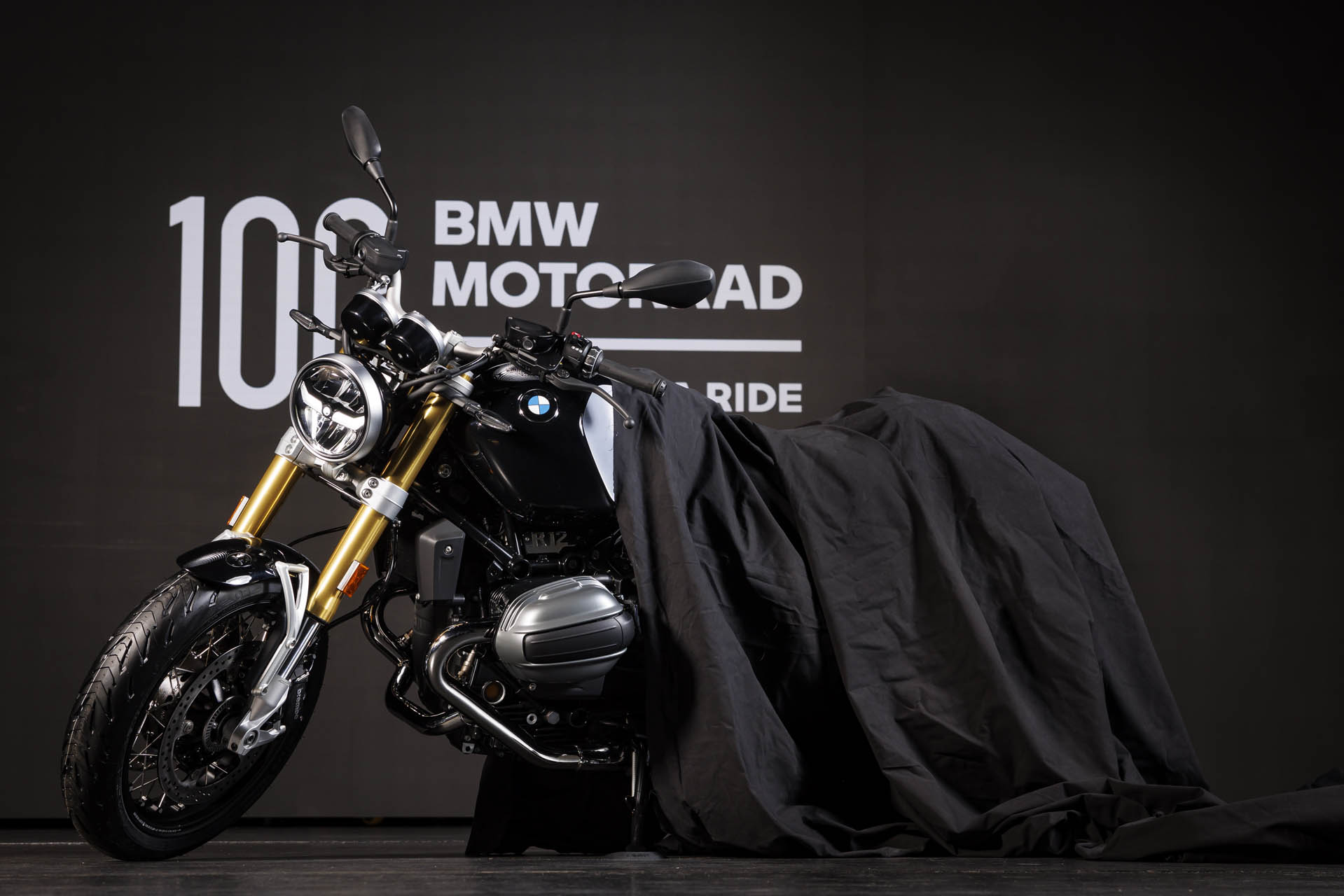 BMW R12 nineT 09