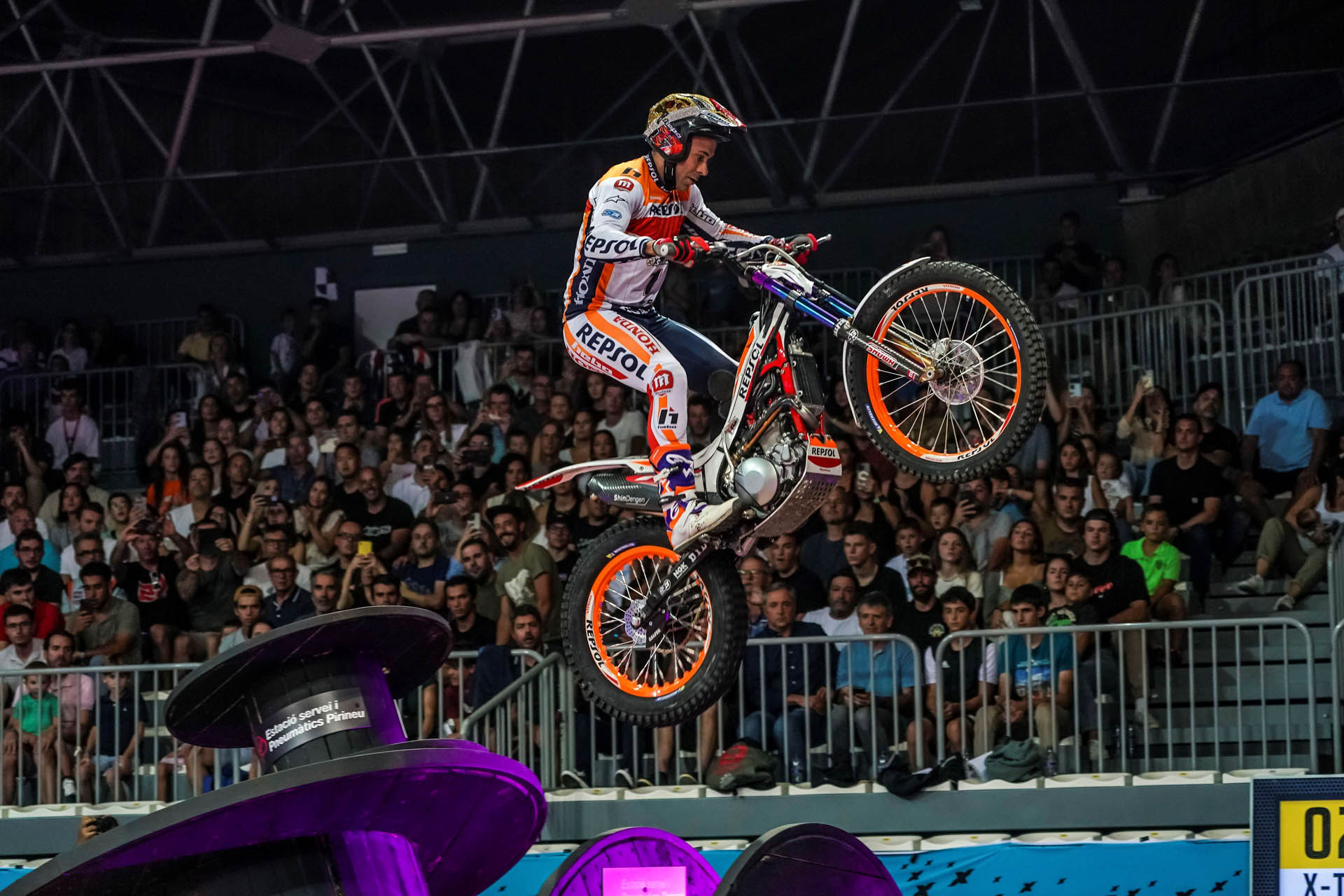 542738 Beyond the bike Celebrating the winningest Champion of them all