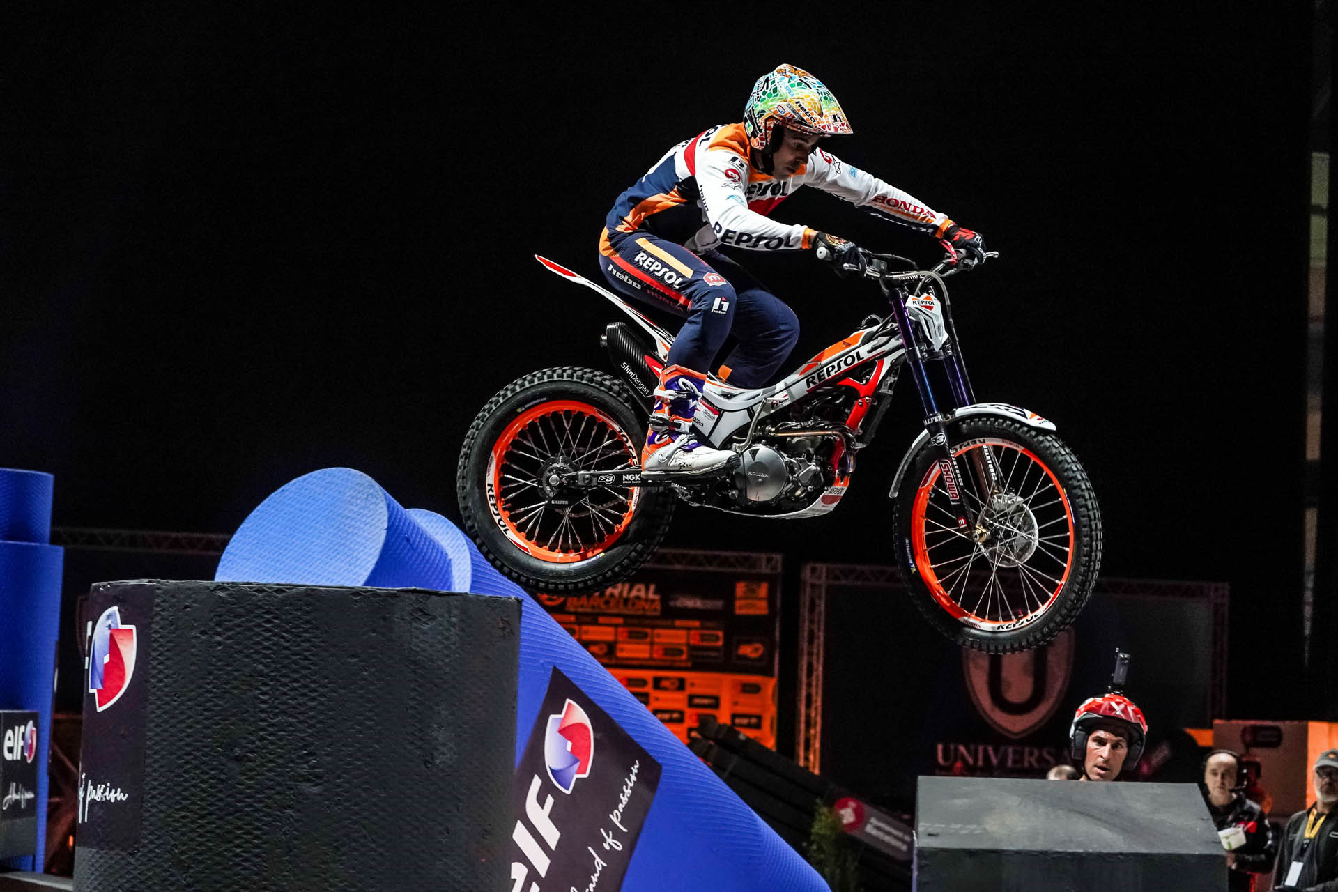 542739 Beyond the bike Celebrating the winningest Champion of them all