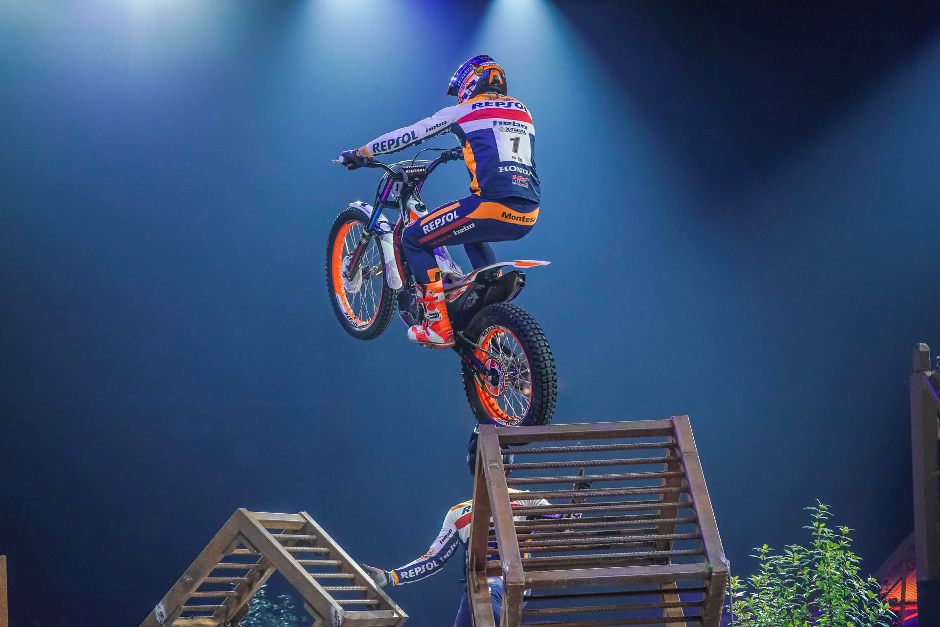 542746 Beyond the bike Celebrating the winningest Champion of them all