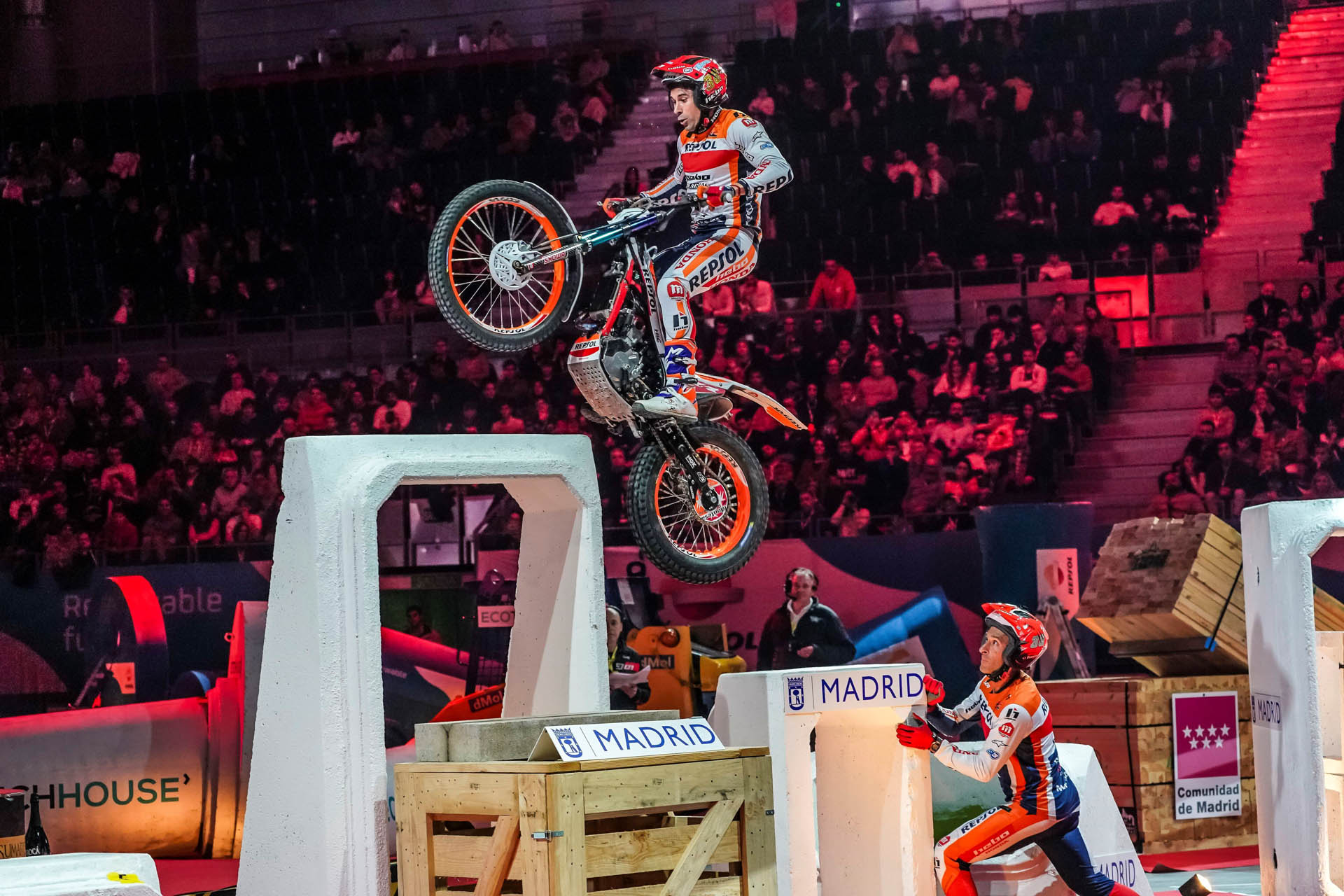 542750 Beyond the bike Celebrating the winningest Champion of them all